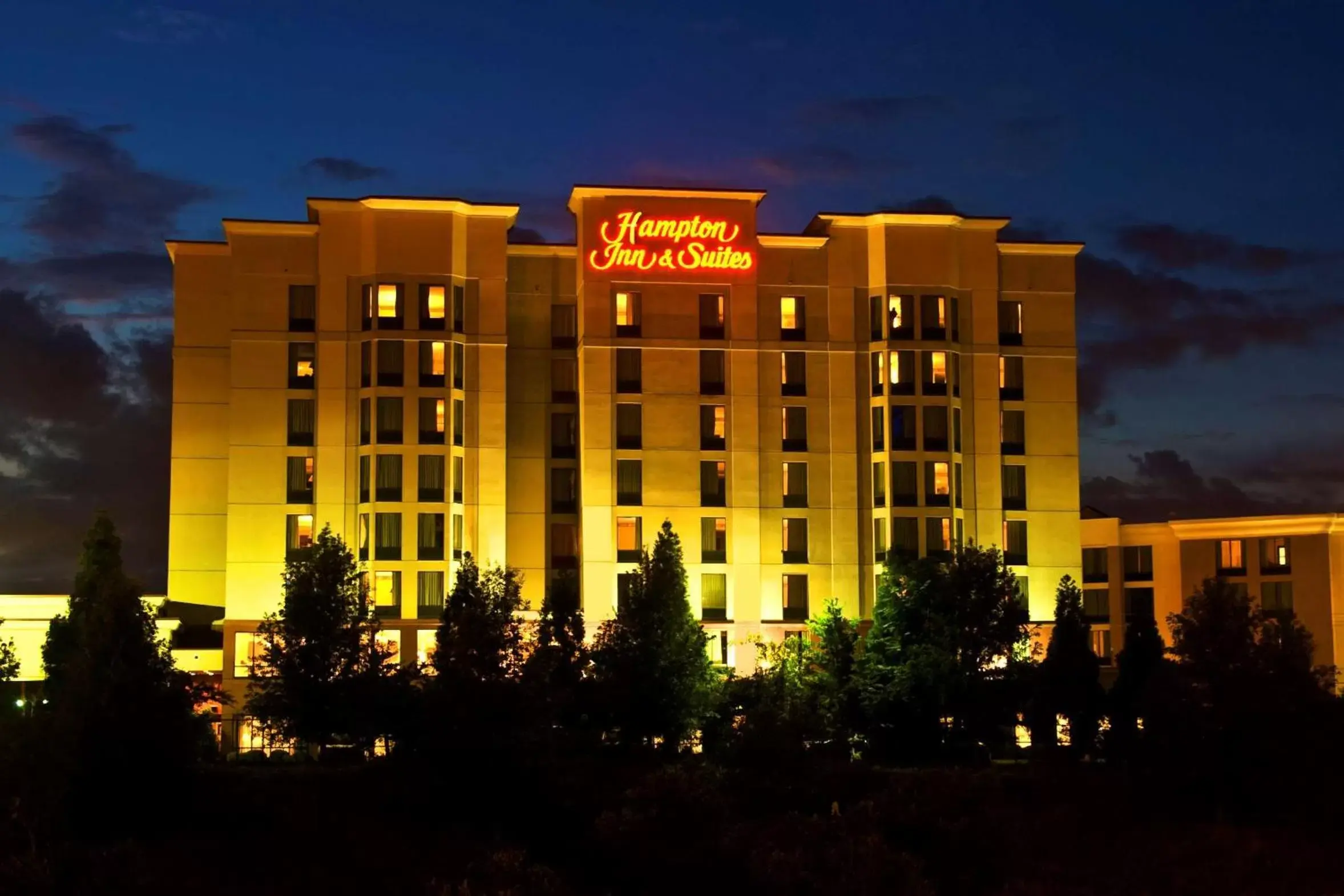 Property Building in Hampton Inn & Suites-Atlanta Airport North-I-85