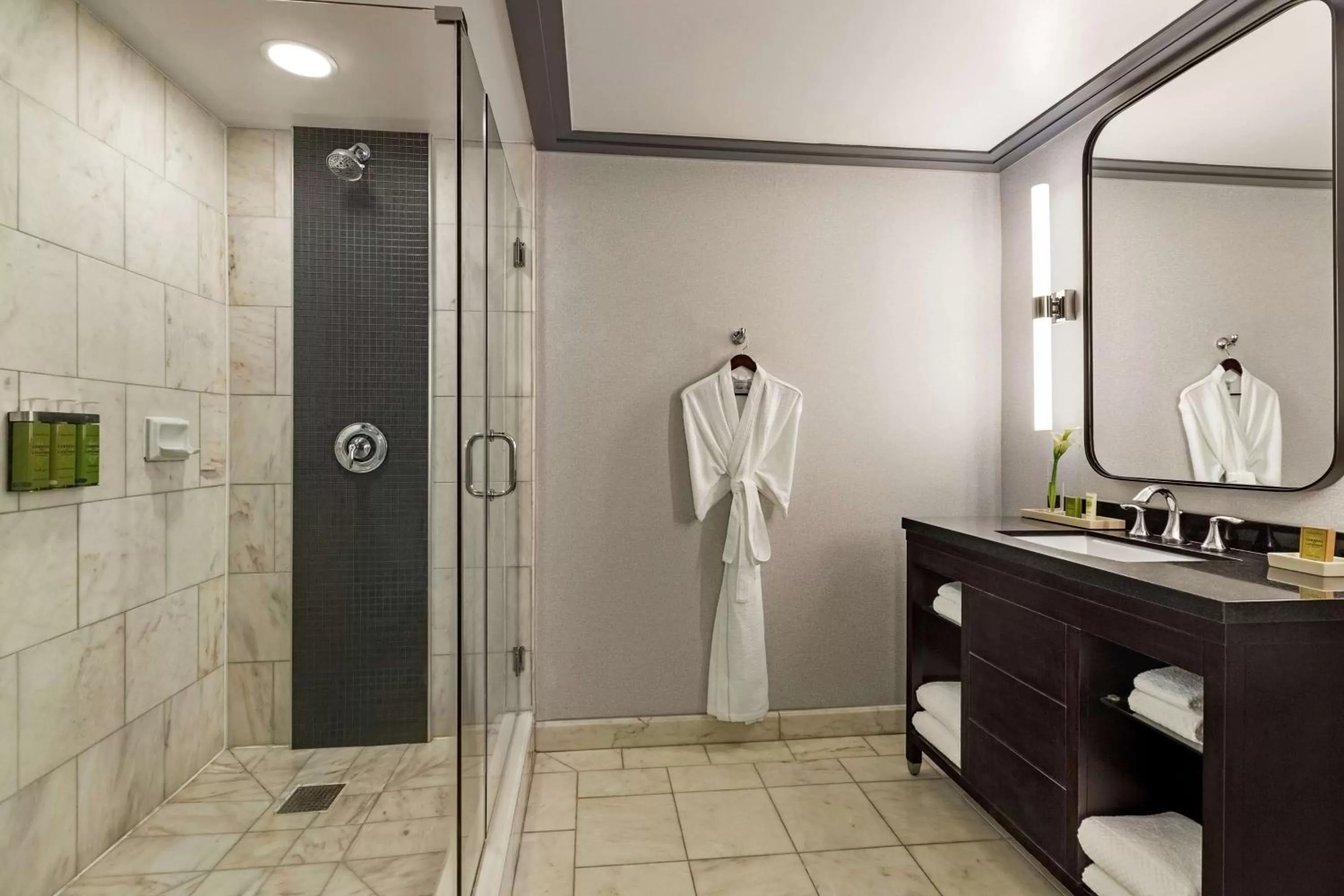 Bathroom in Hilton Checkers Los Angeles