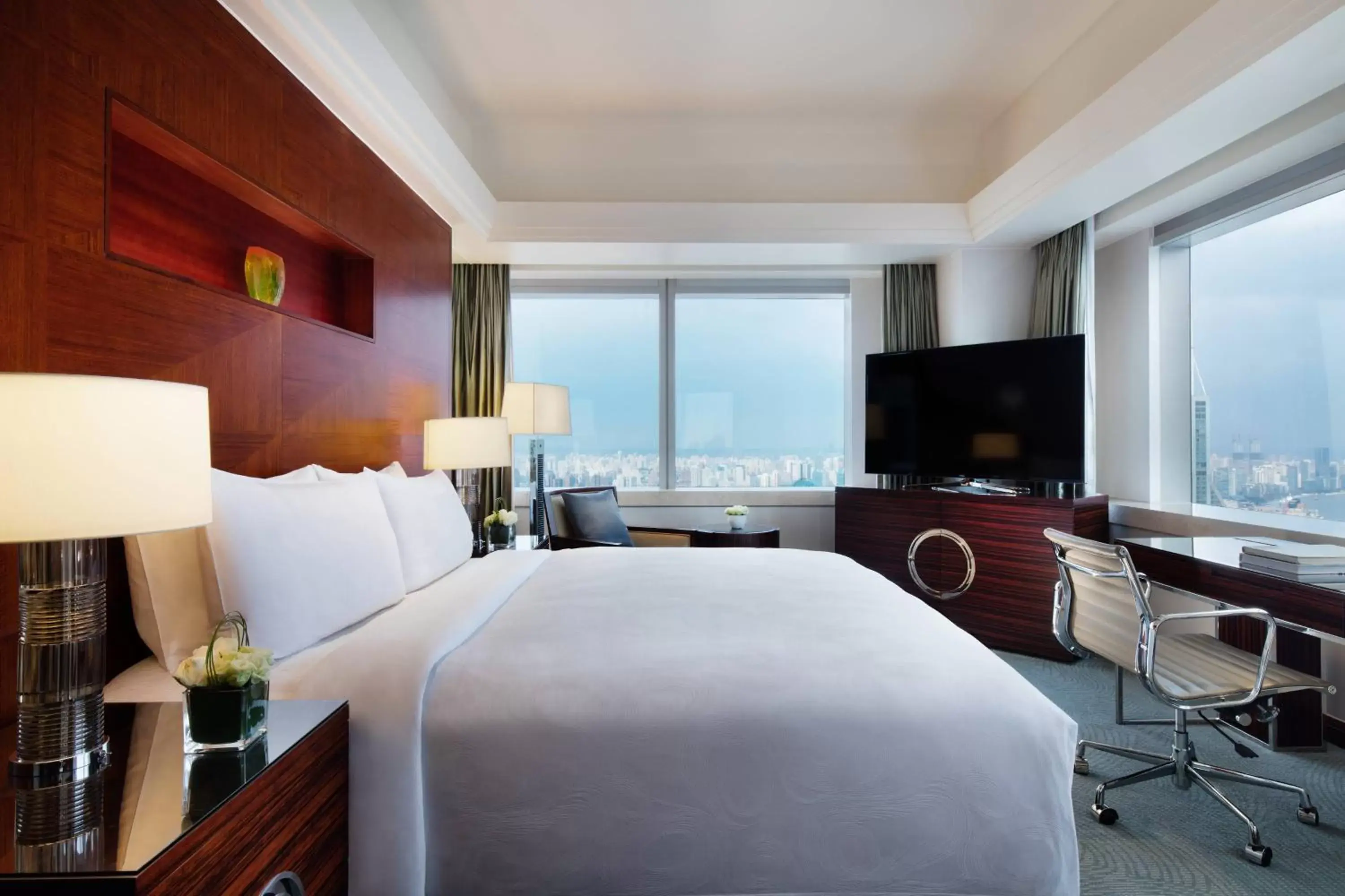 Bedroom in JW Marriott Shanghai at Tomorrow Square