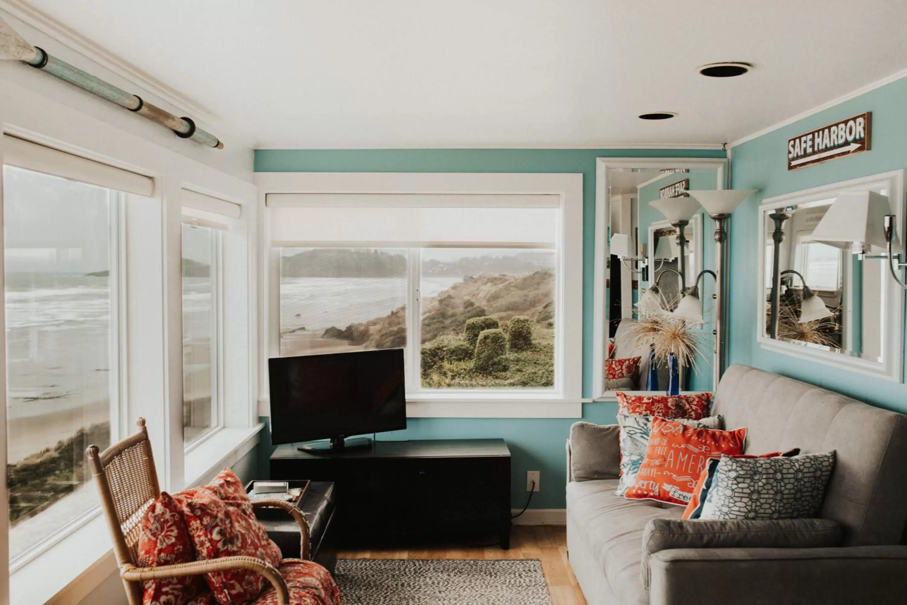 TV and multimedia in Nye Beach Cottages