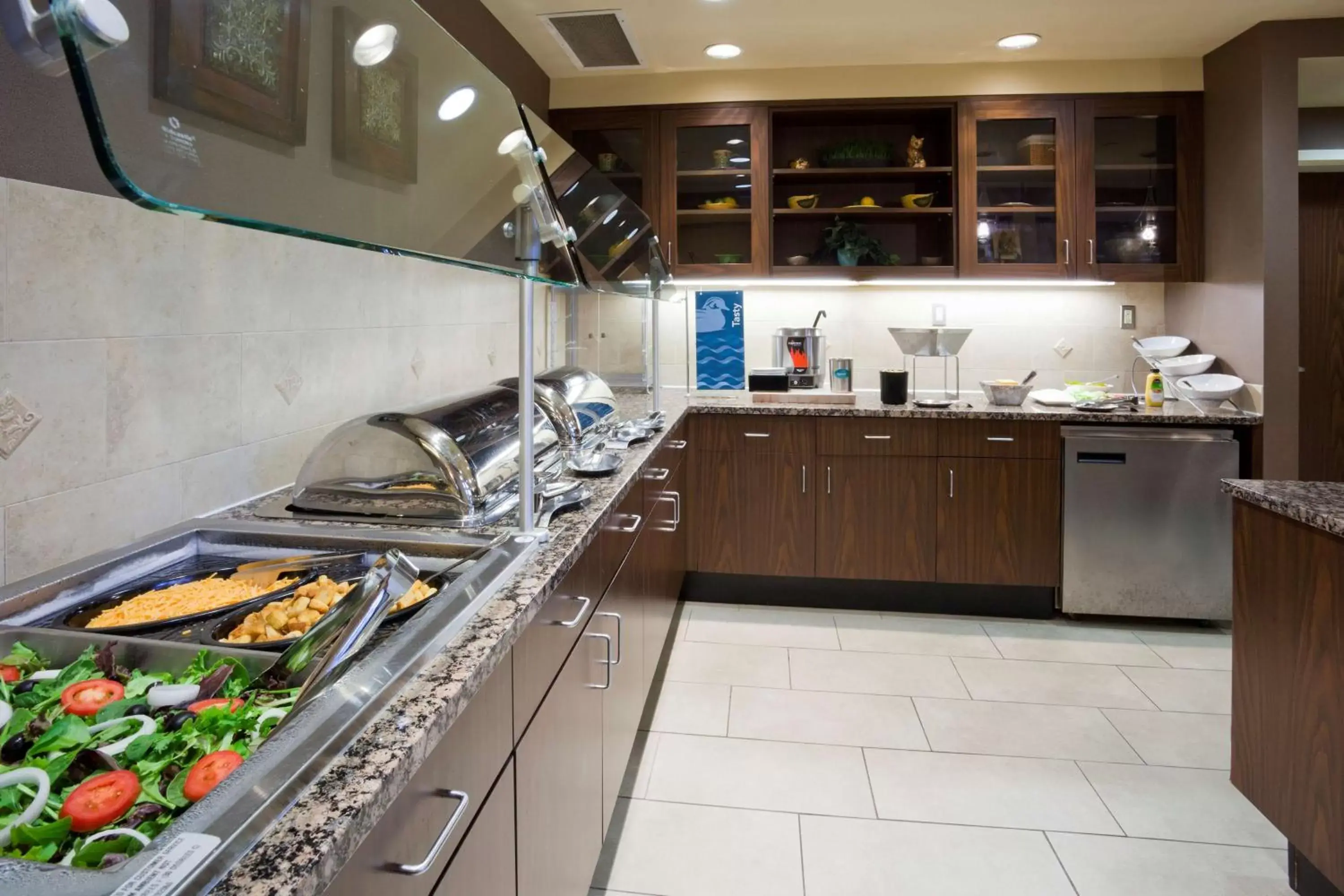 Dining area, Kitchen/Kitchenette in Homewood Suites by Hilton Minneapolis - Saint Louis Park at West End