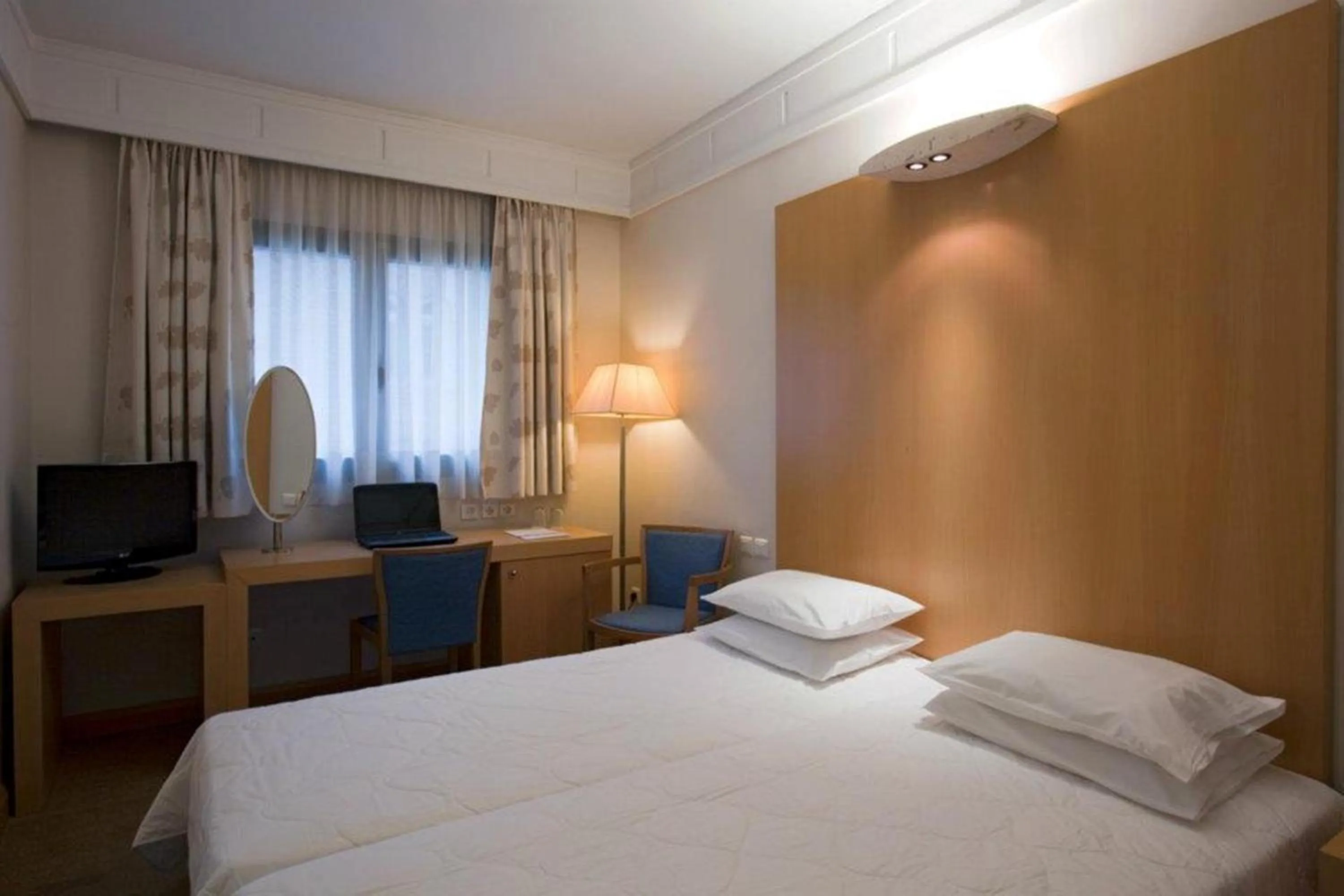 TV and multimedia, Bed in Central Hotel