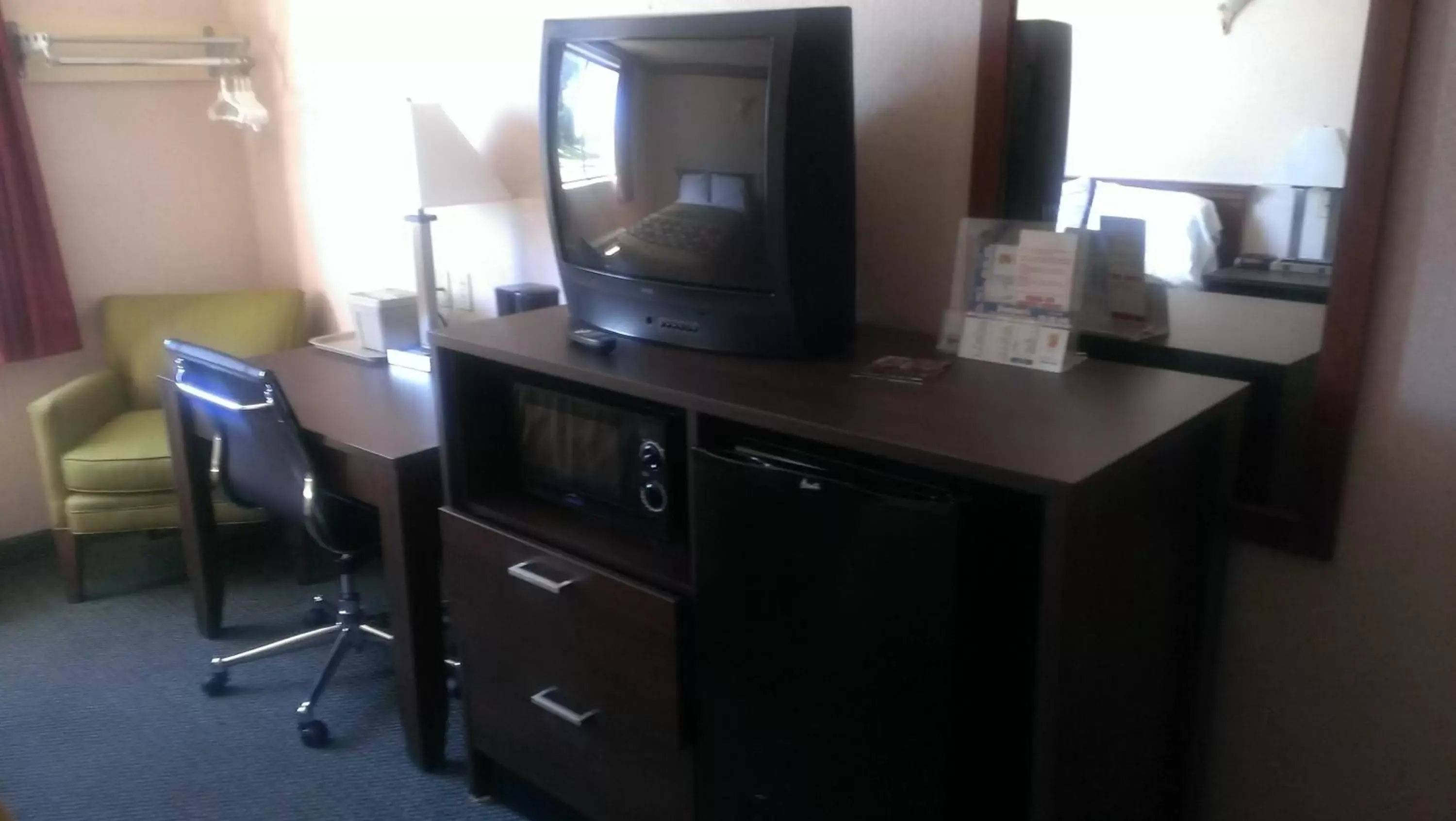 TV and multimedia, TV/Entertainment Center in Super 8 by Wyndham West Haven