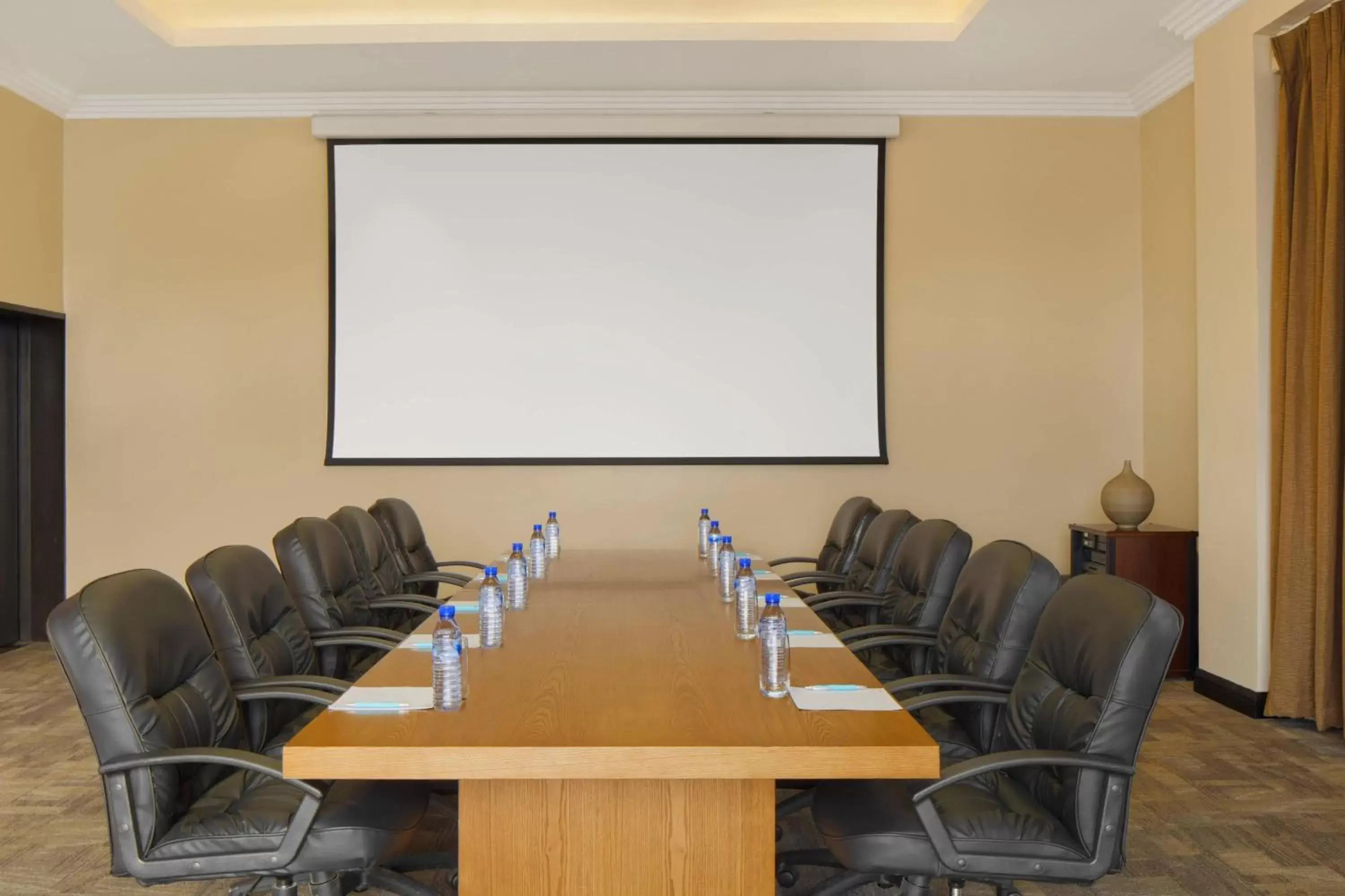 Meeting/conference room in Four Points by Sheraton Lagos