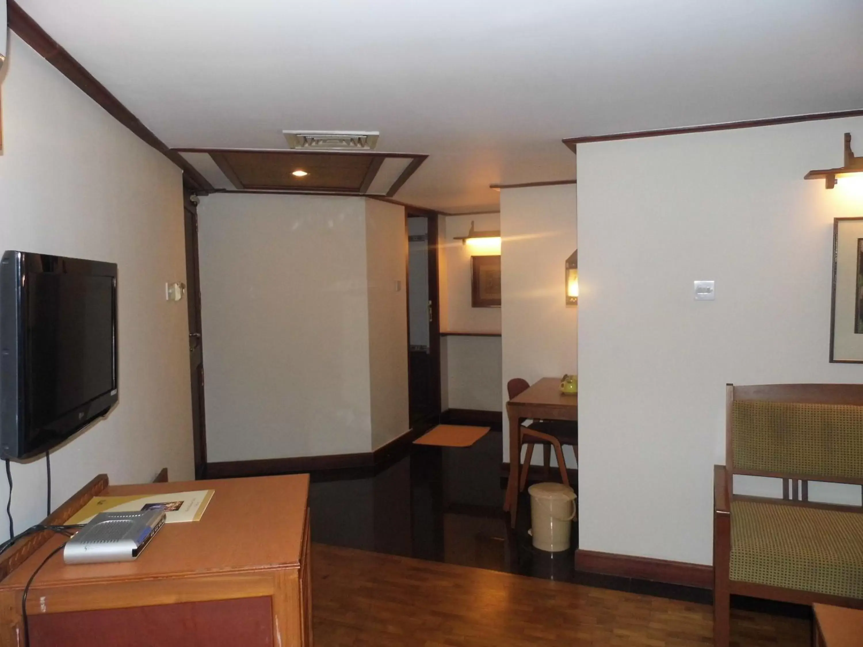 Bedroom, TV/Entertainment Center in Keys Select by Lemon Tree Hotels, Malabar Gate, Kozhikode Bedroom, TV/Entertainment Center in Keys Select by Lemon Tree Hotels, Malabar Gate, Kozhikode