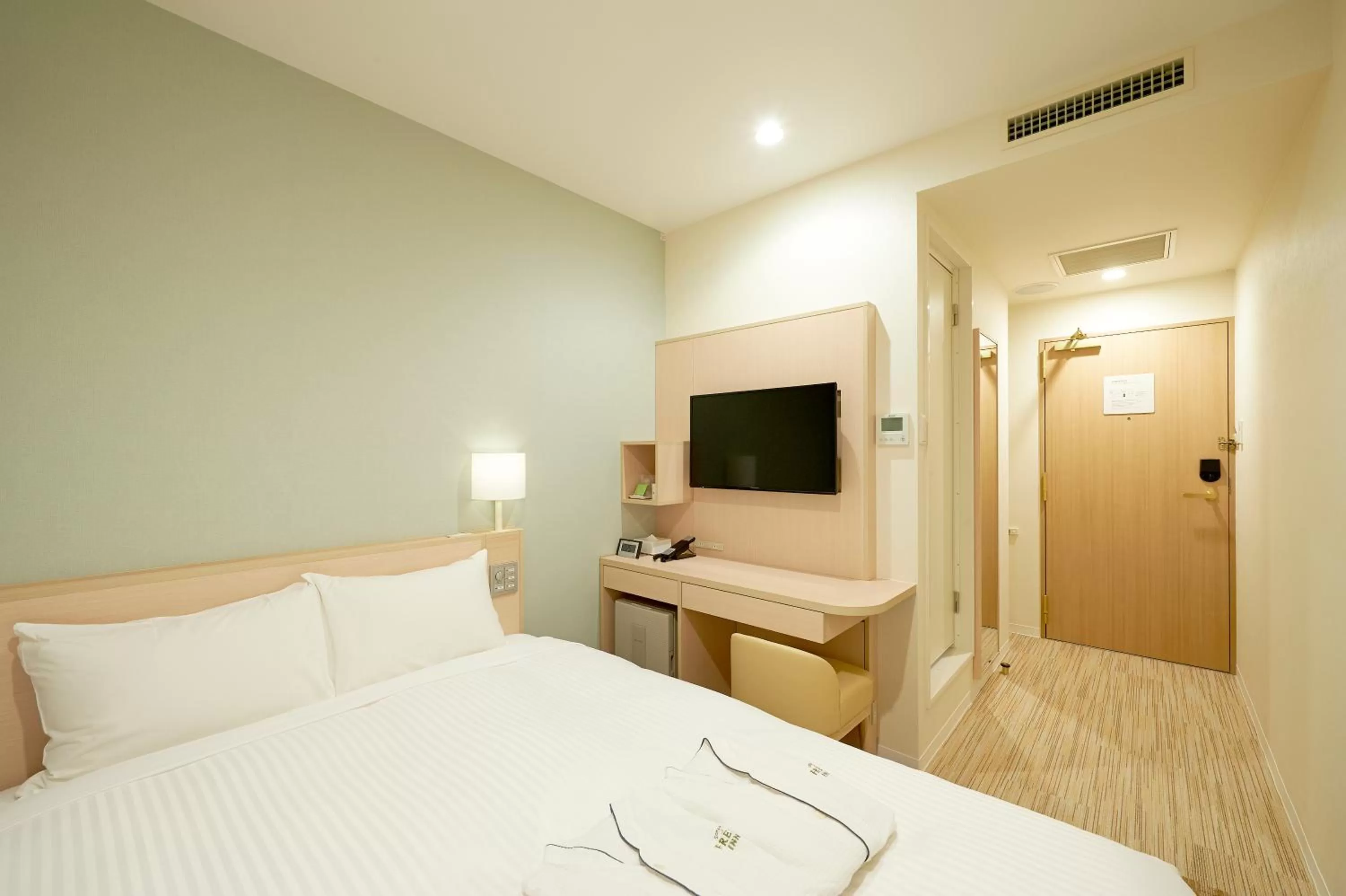 Photo of the whole room, Bed in Sotetsu Fresa Inn Tokyo Tamachi