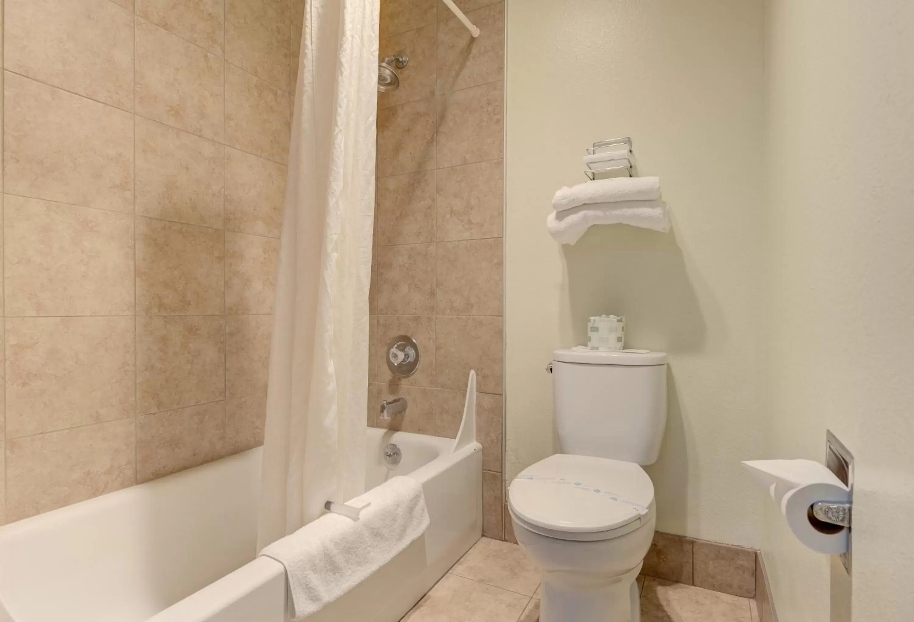 Shower, Bathroom in Redmond Inn
