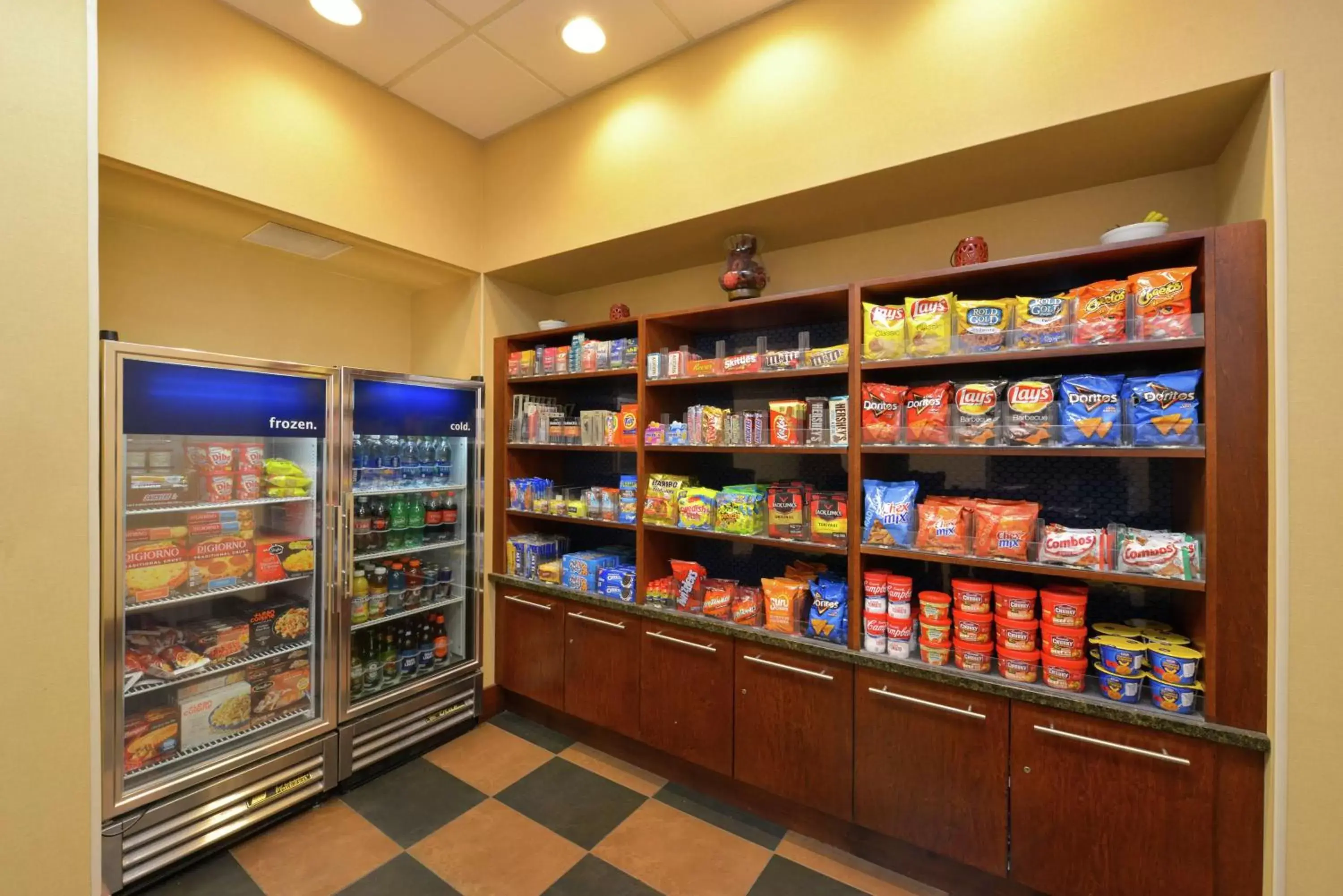 Restaurant/places to eat, Supermarket/Shops in Hampton Inn Frederick