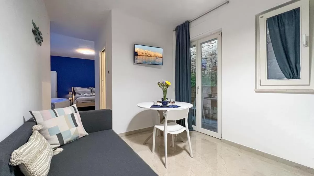 Living room, Seating Area in Blue Dream