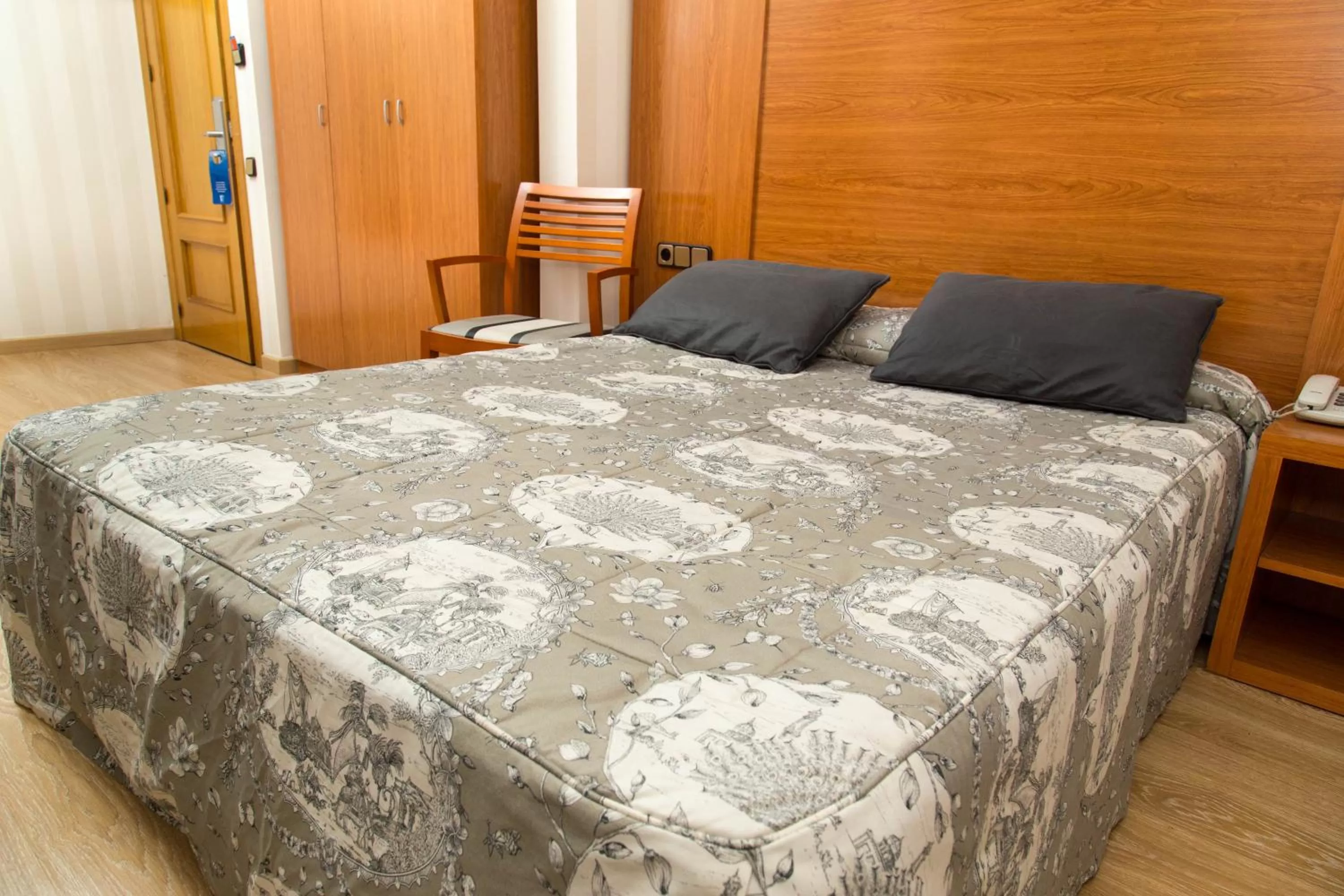 Photo of the whole room, Bed in Ramblas Hotel