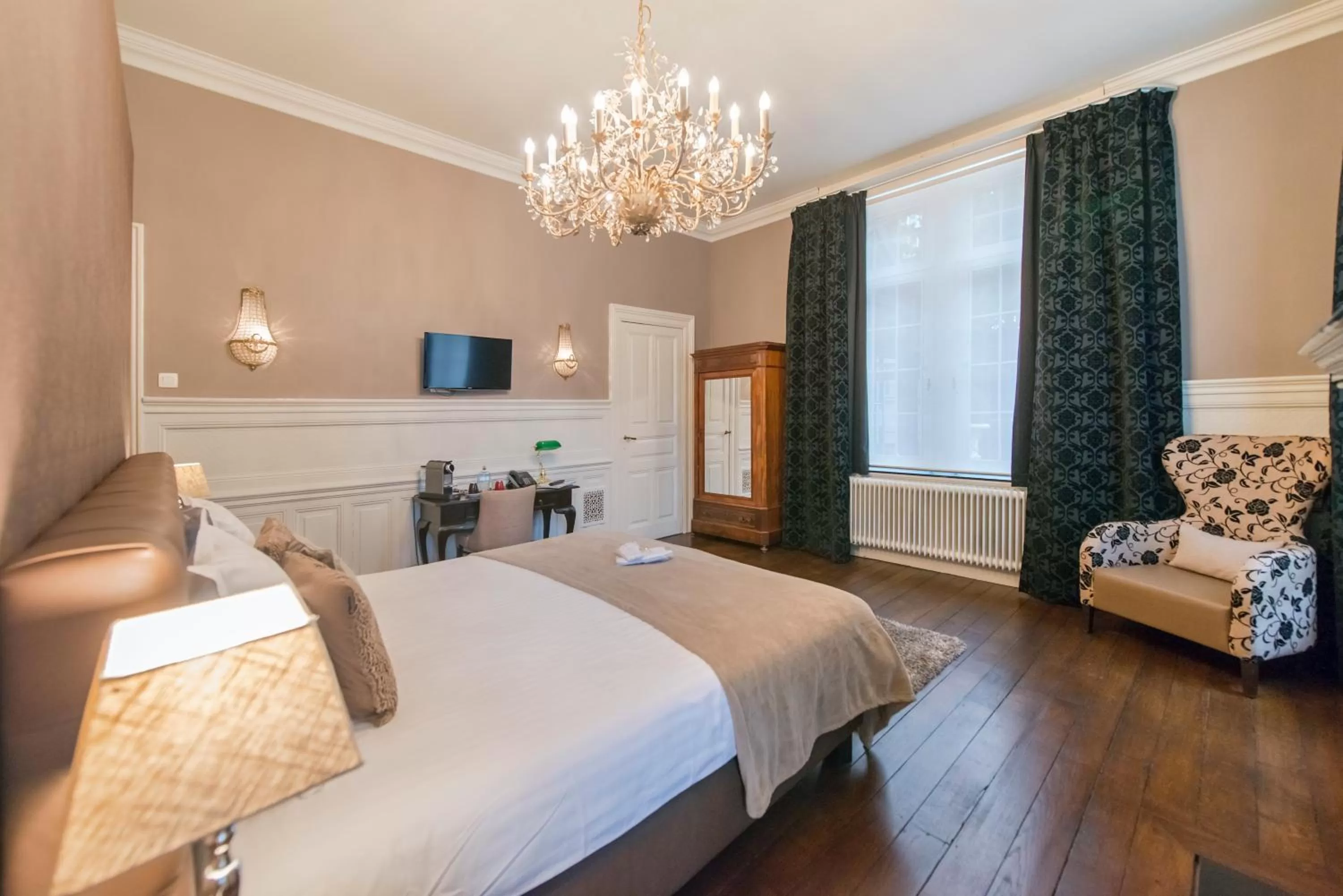 Photo of the whole room, Bed in Boutique Hotel Huys van Steyns