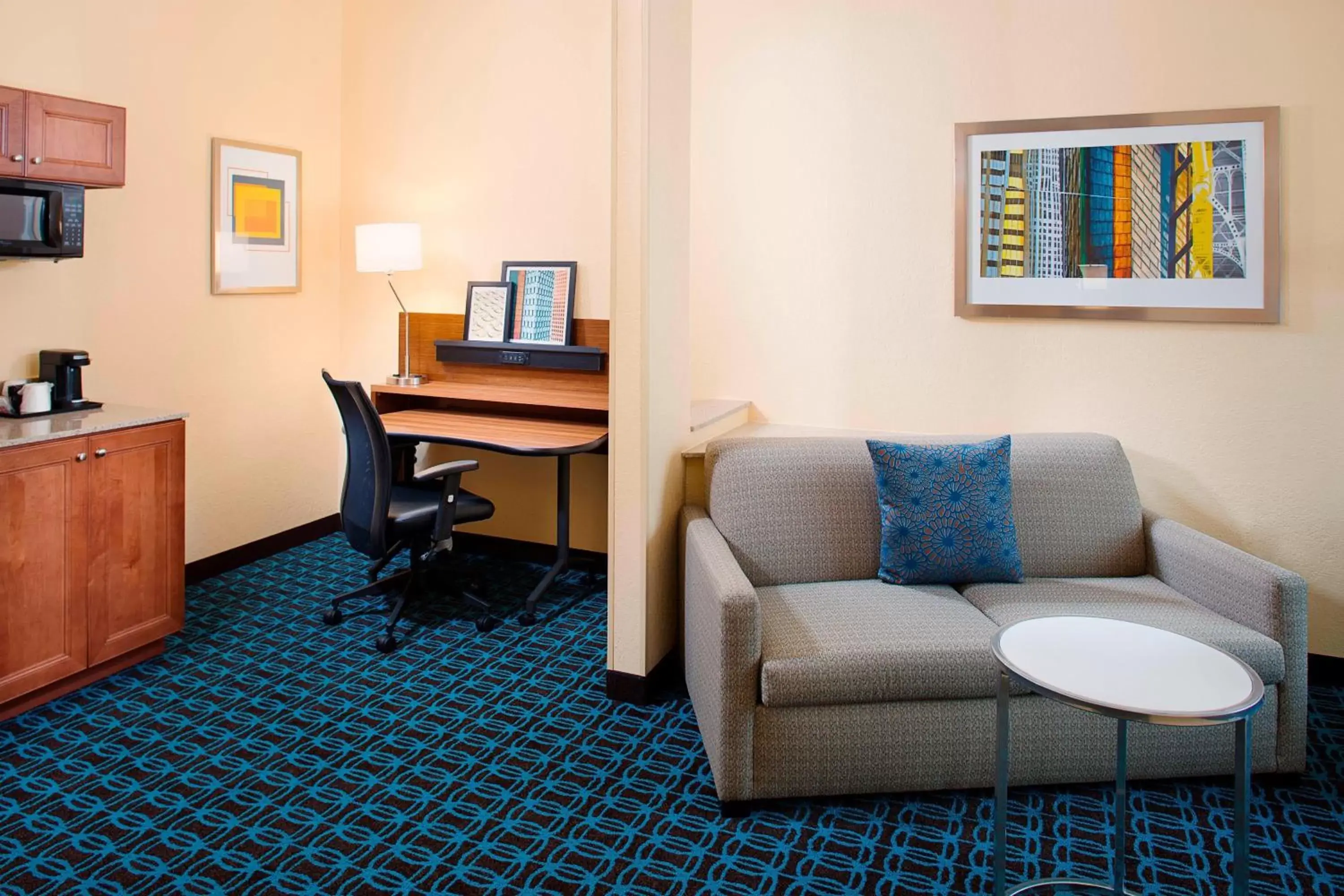 Bedroom, Seating Area in Fairfield Inn & Suites by Marriott Lafayette South