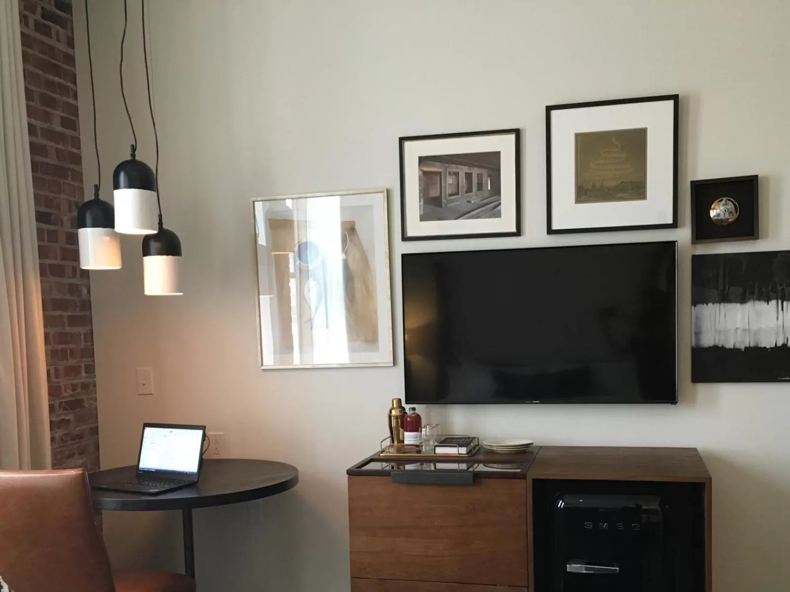 Decorative detail in Crossroads Hotel