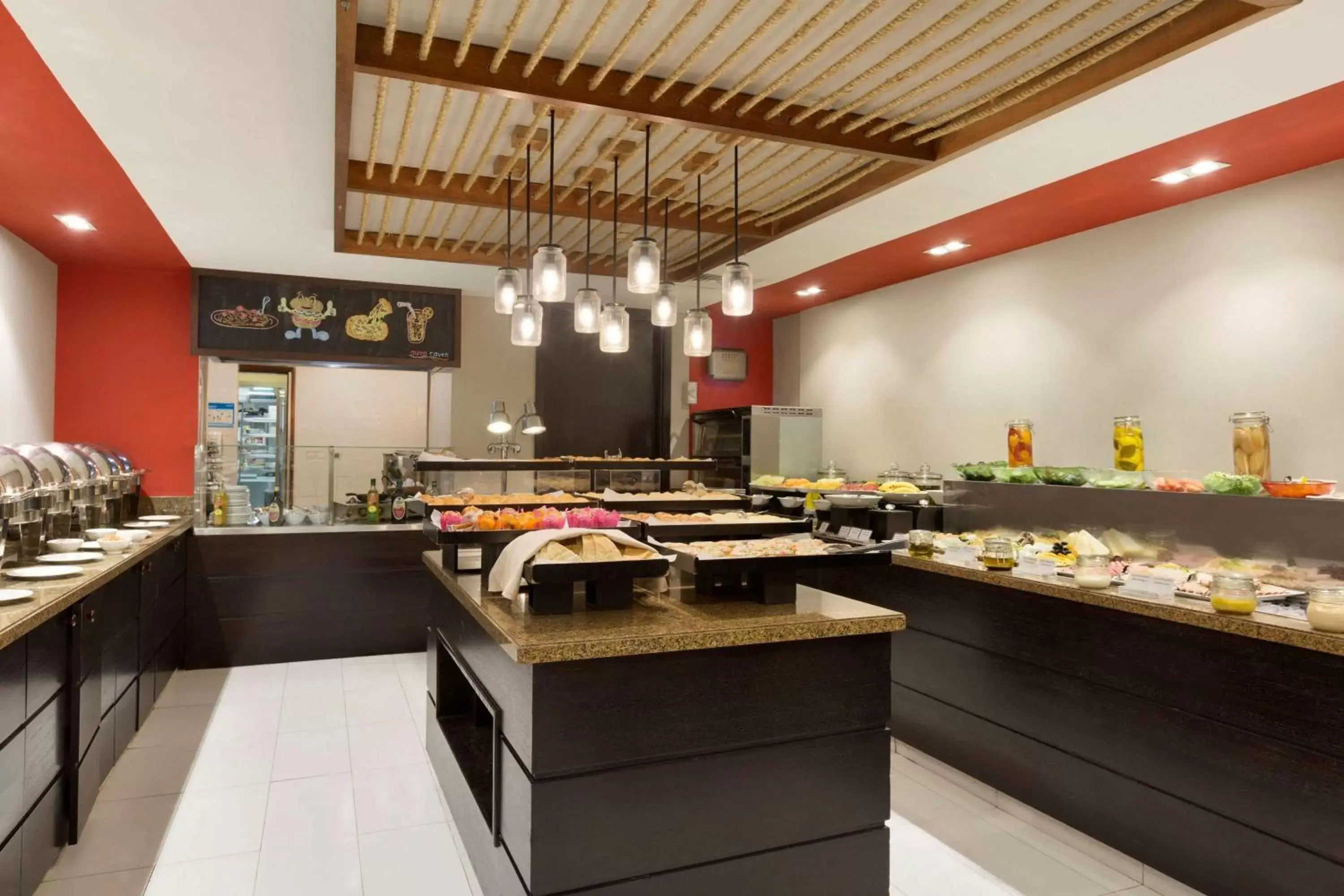 Restaurant/Places to Eat in Ramada Downtown Dubai