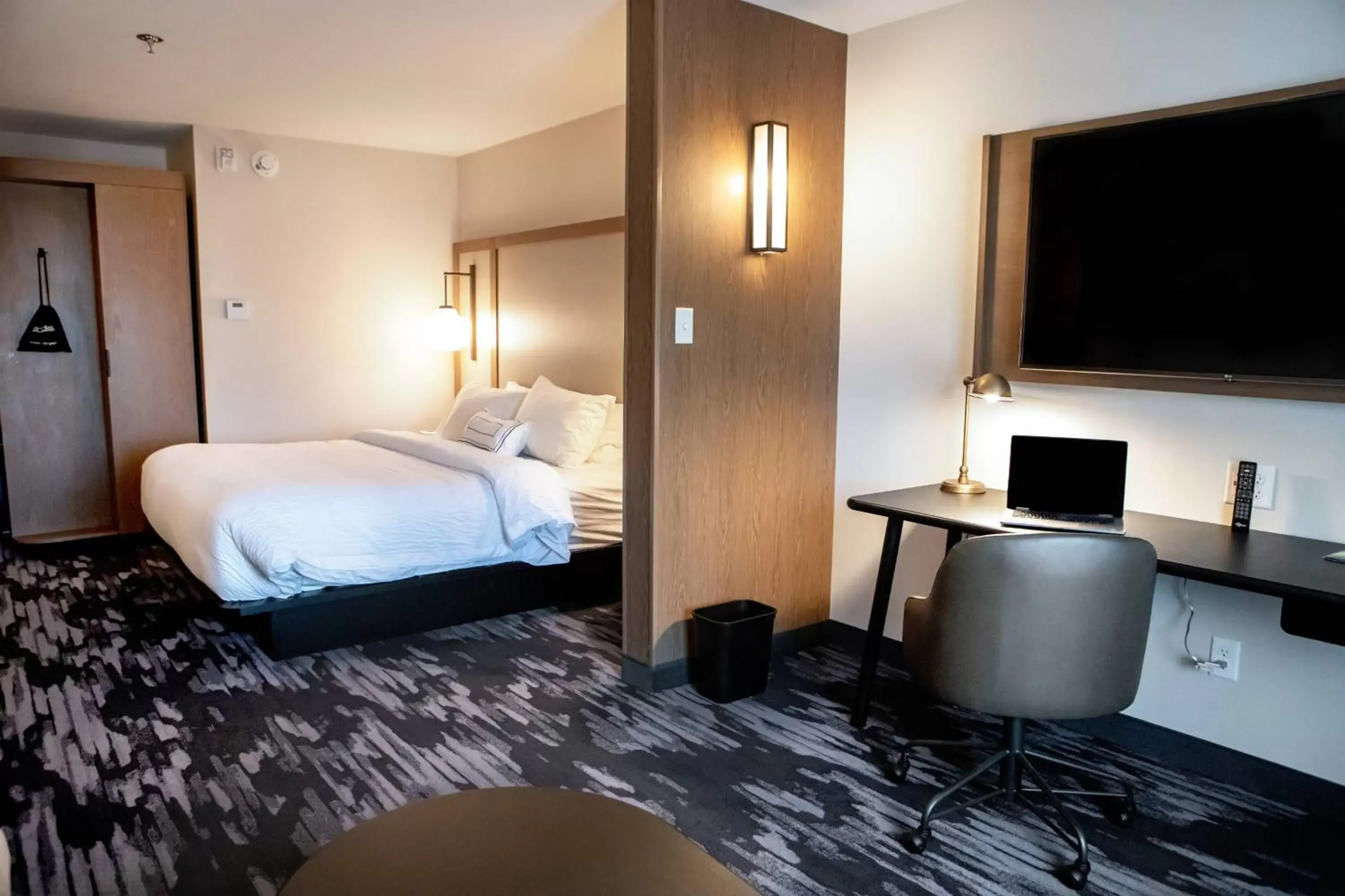 Photo of the whole room, Bed in Fairfield Inn & Suites by Marriott Richmond Airport