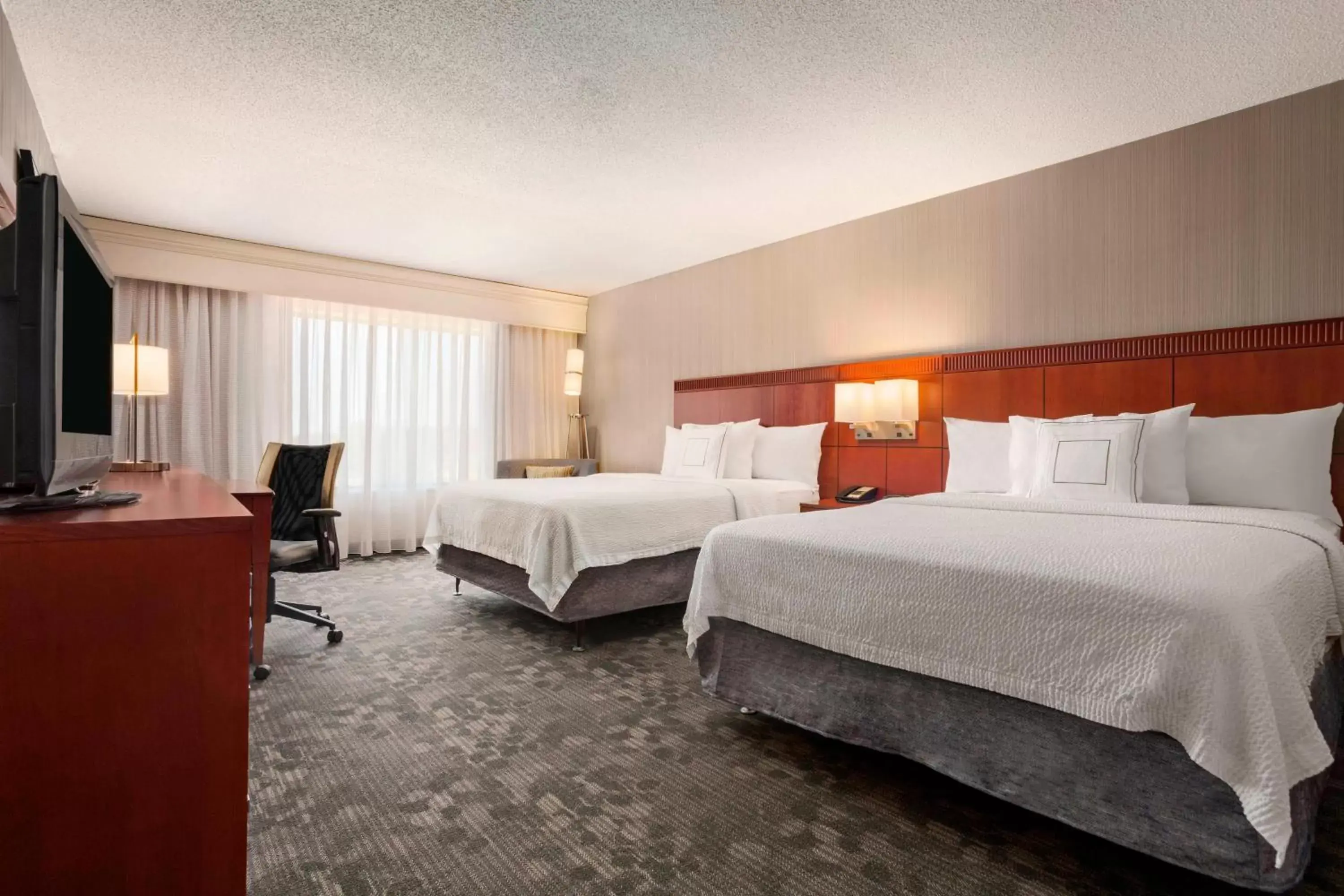 Photo of the whole room, Bed in Courtyard by Marriott Springfield