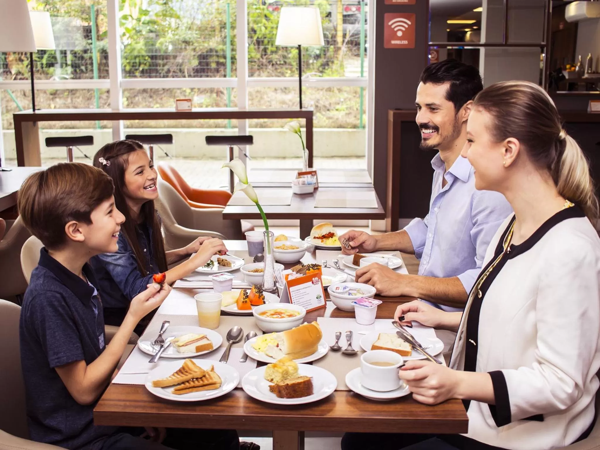 Restaurant/places to eat in Hotel 10 Goiânia