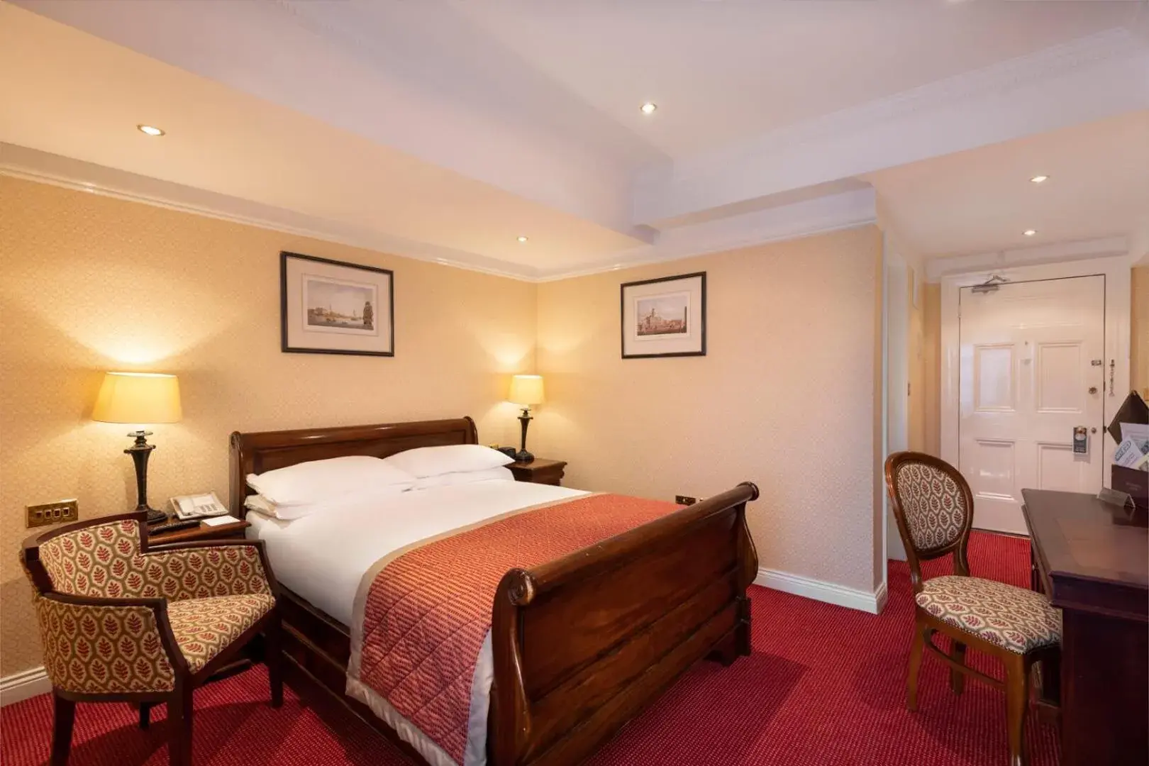 Bedroom, Bed in Wynn's Hotel