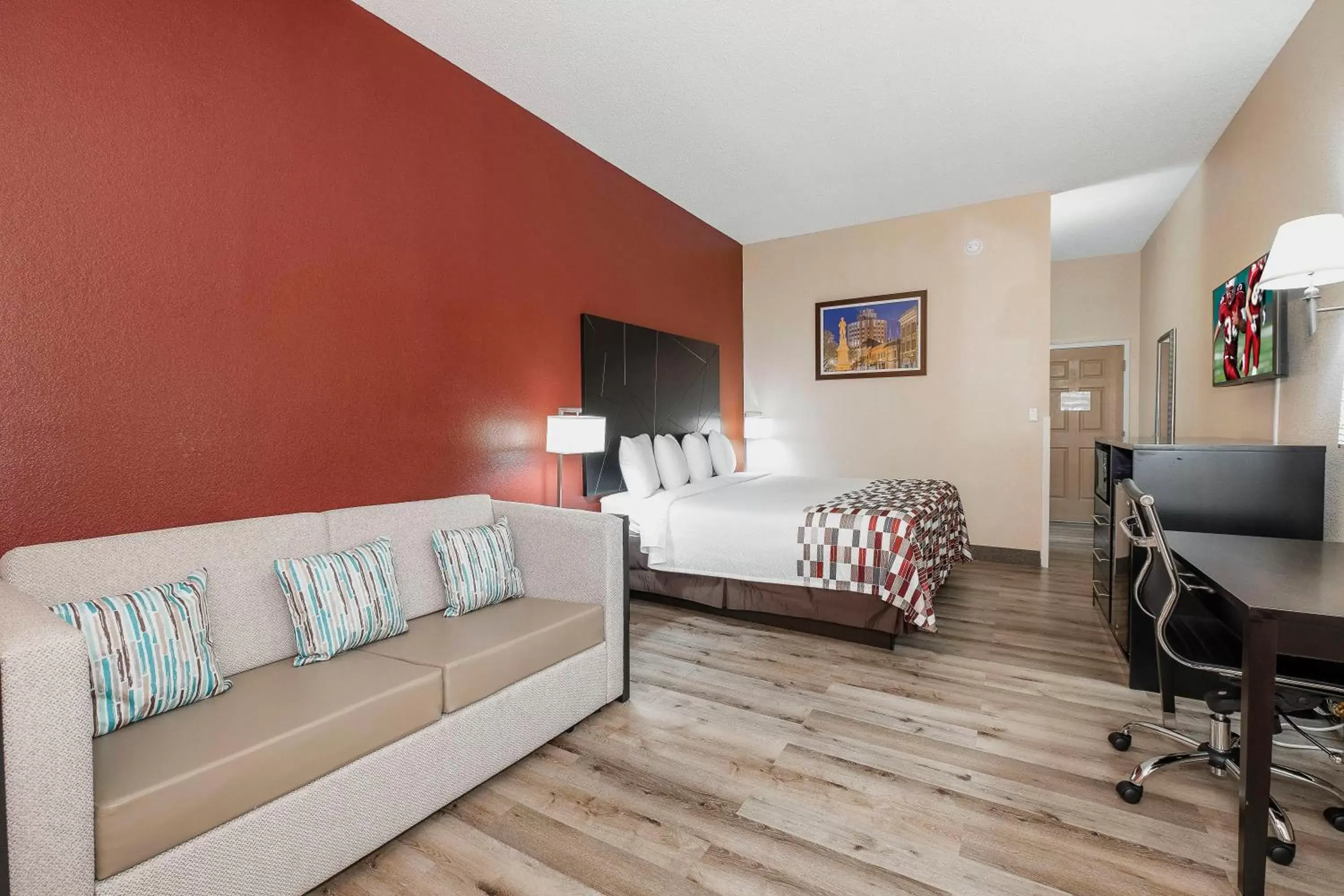 Photo of the whole room, Bed in Red Roof Inn & Suites Macon Photo of the whole room, Bed in Red Roof Inn & Suites Macon