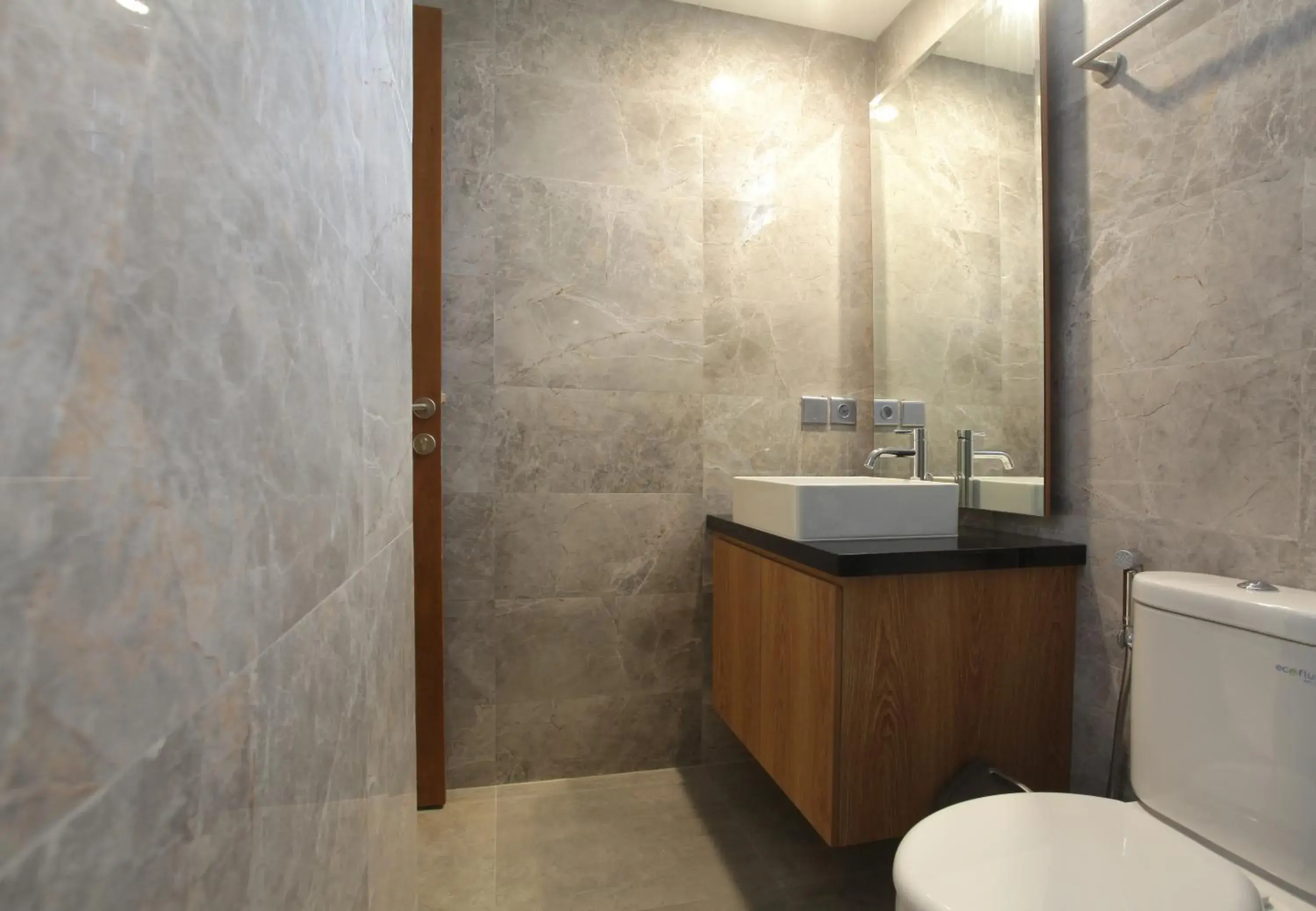 Bathroom in Matahari Bungalow Hotel