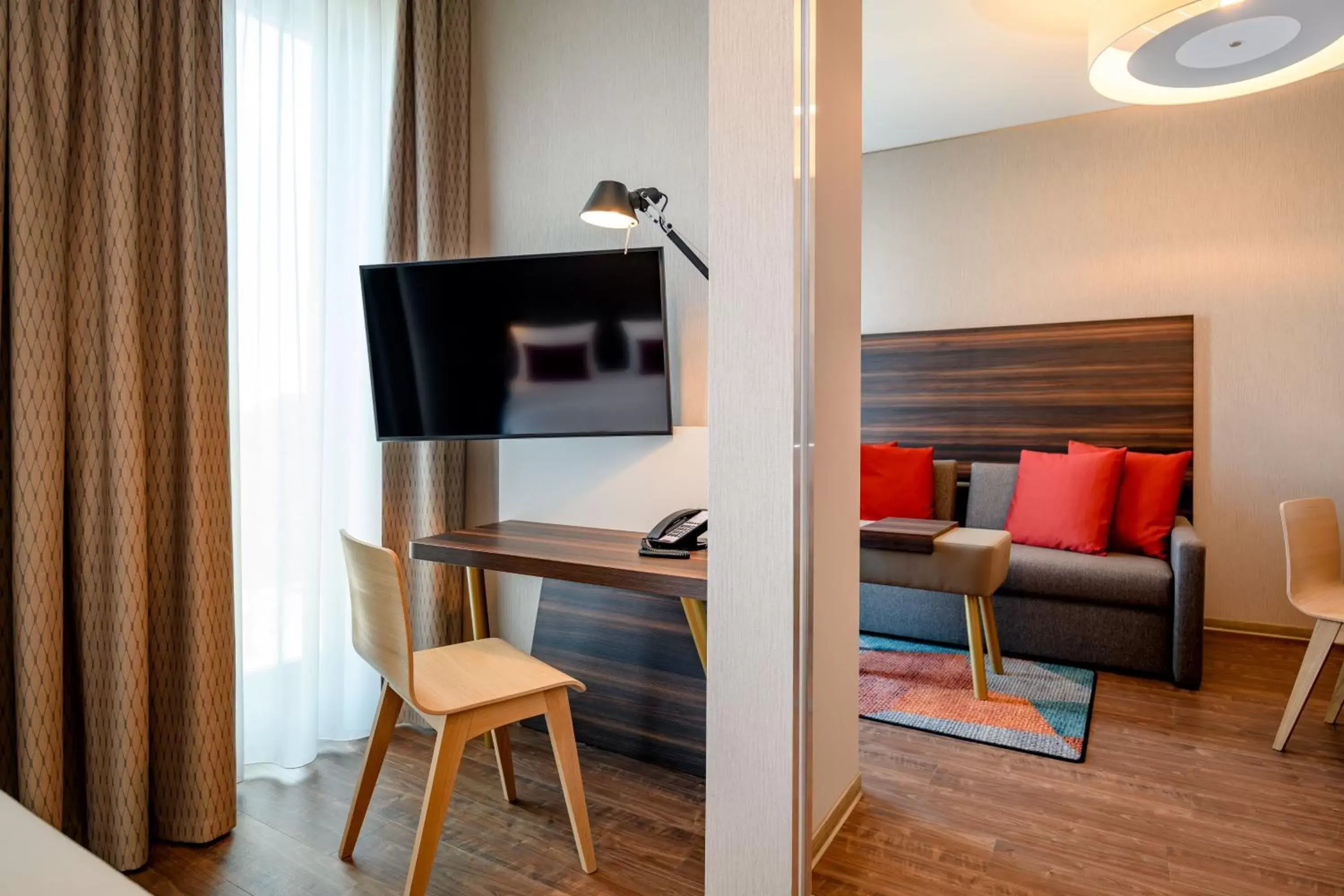 TV and multimedia, TV/Entertainment Center in Aparthotel Adagio Bremen City