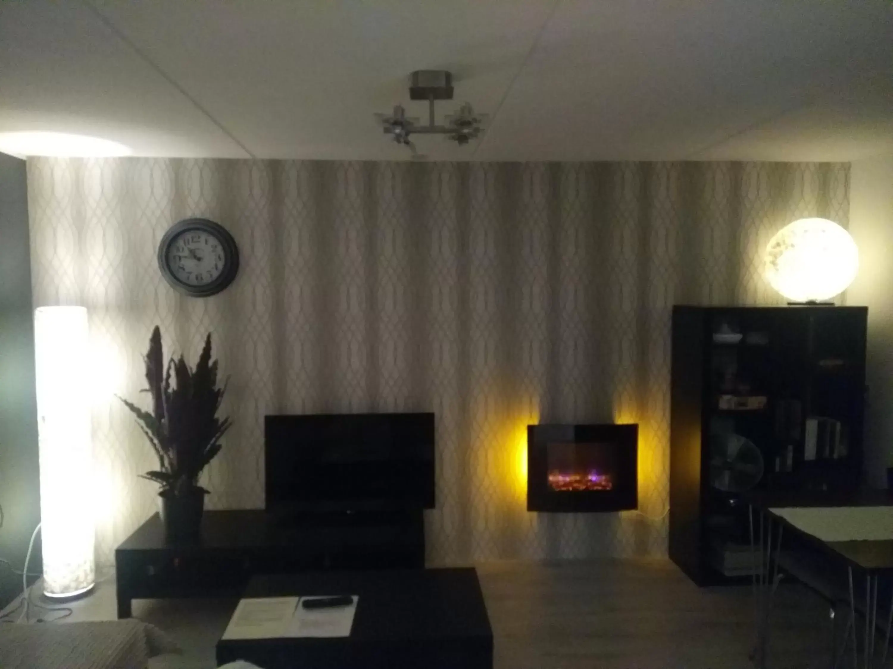 Living room, TV/Entertainment Center in Slapen in Dordrecht