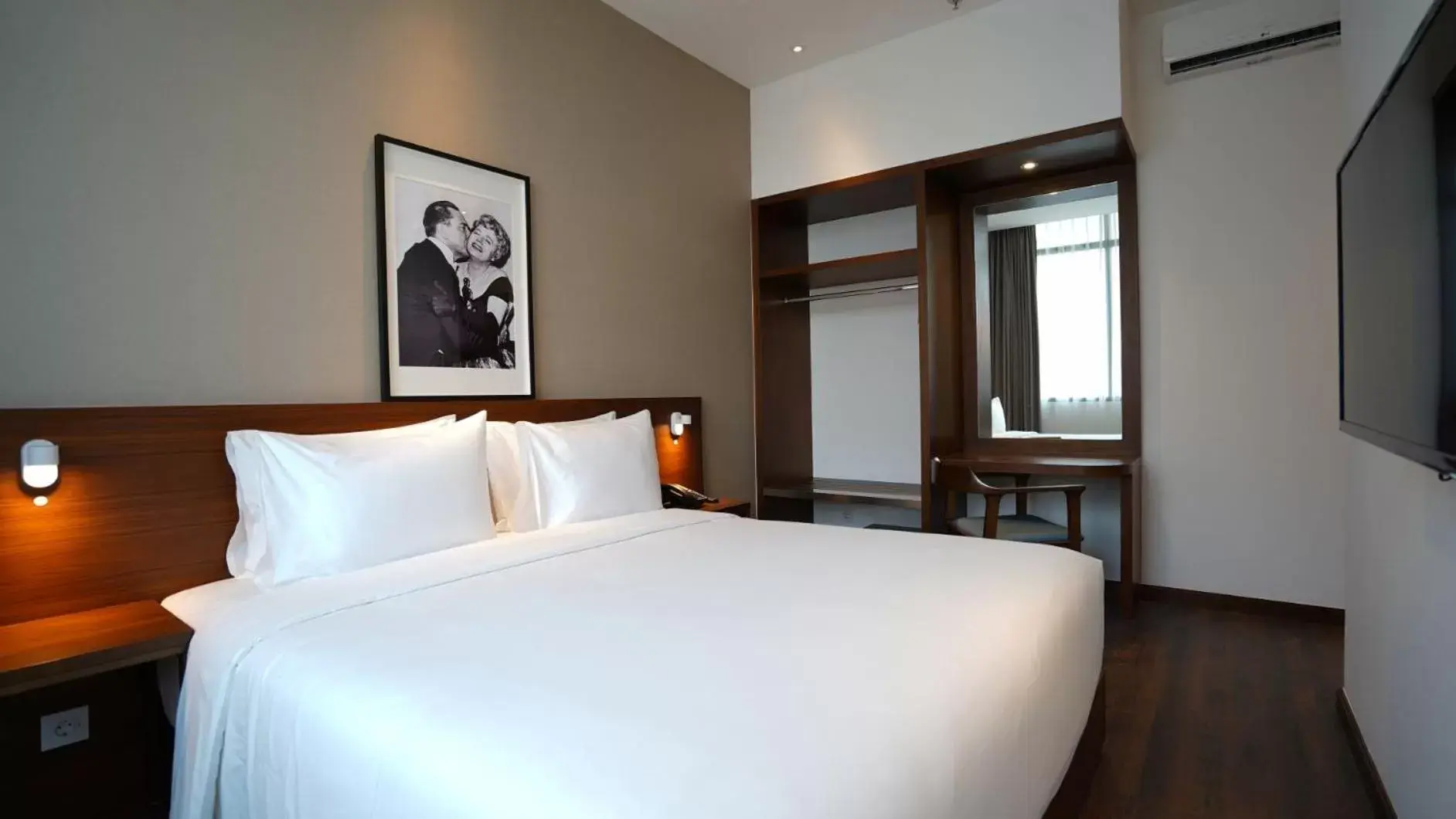 Photo of the whole room, Bed in Veranda Serviced Residence Puri