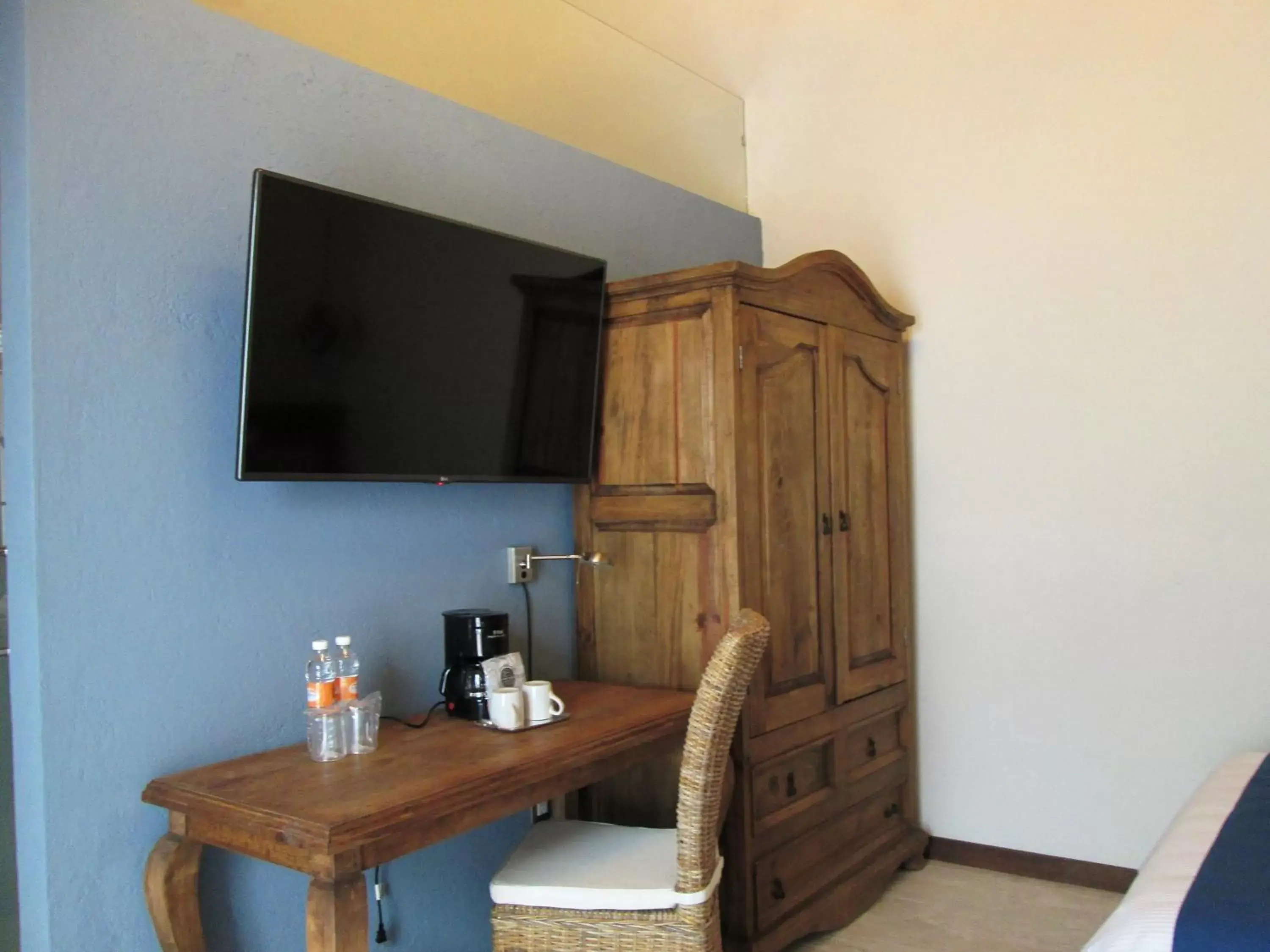 Photo of the whole room, TV/Entertainment Center in Hotel Boutique Casa Altamira