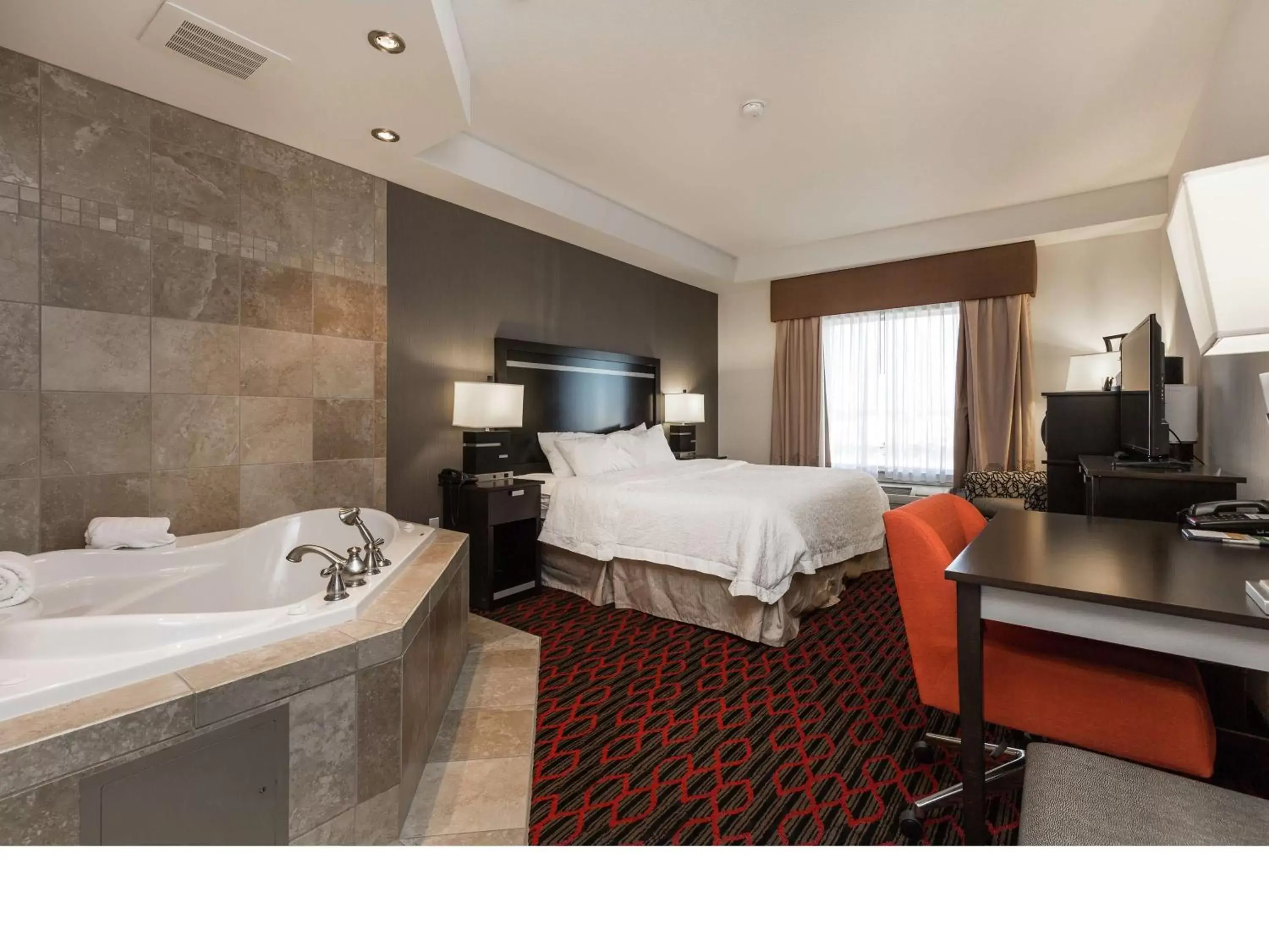 Bedroom, Bed in Hampton Inn & Suites by Hilton Lethbridge Bedroom, Bed in Hampton Inn & Suites by Hilton Lethbridge