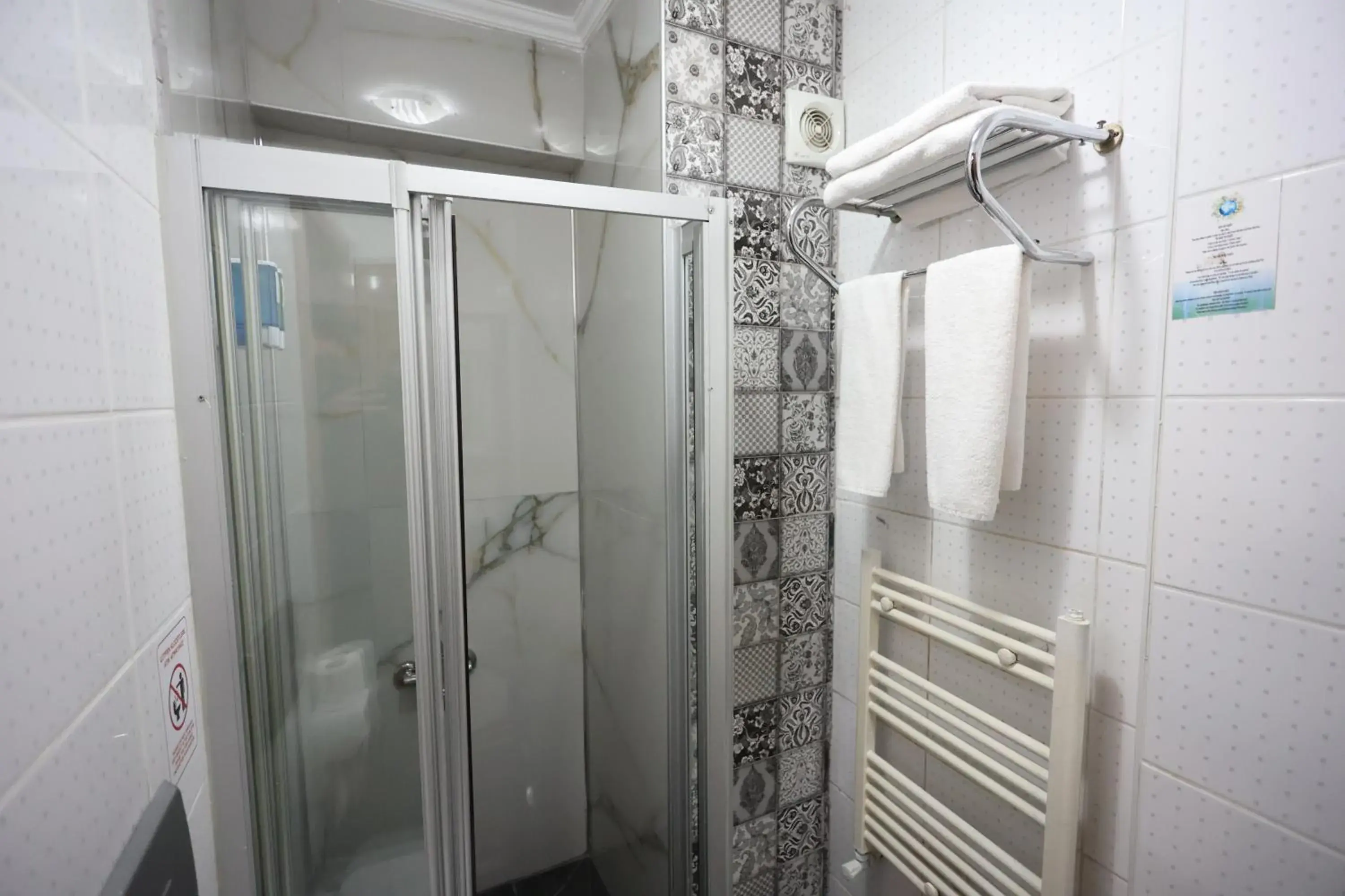 Shower, Bathroom in Arven Boutique Hotel