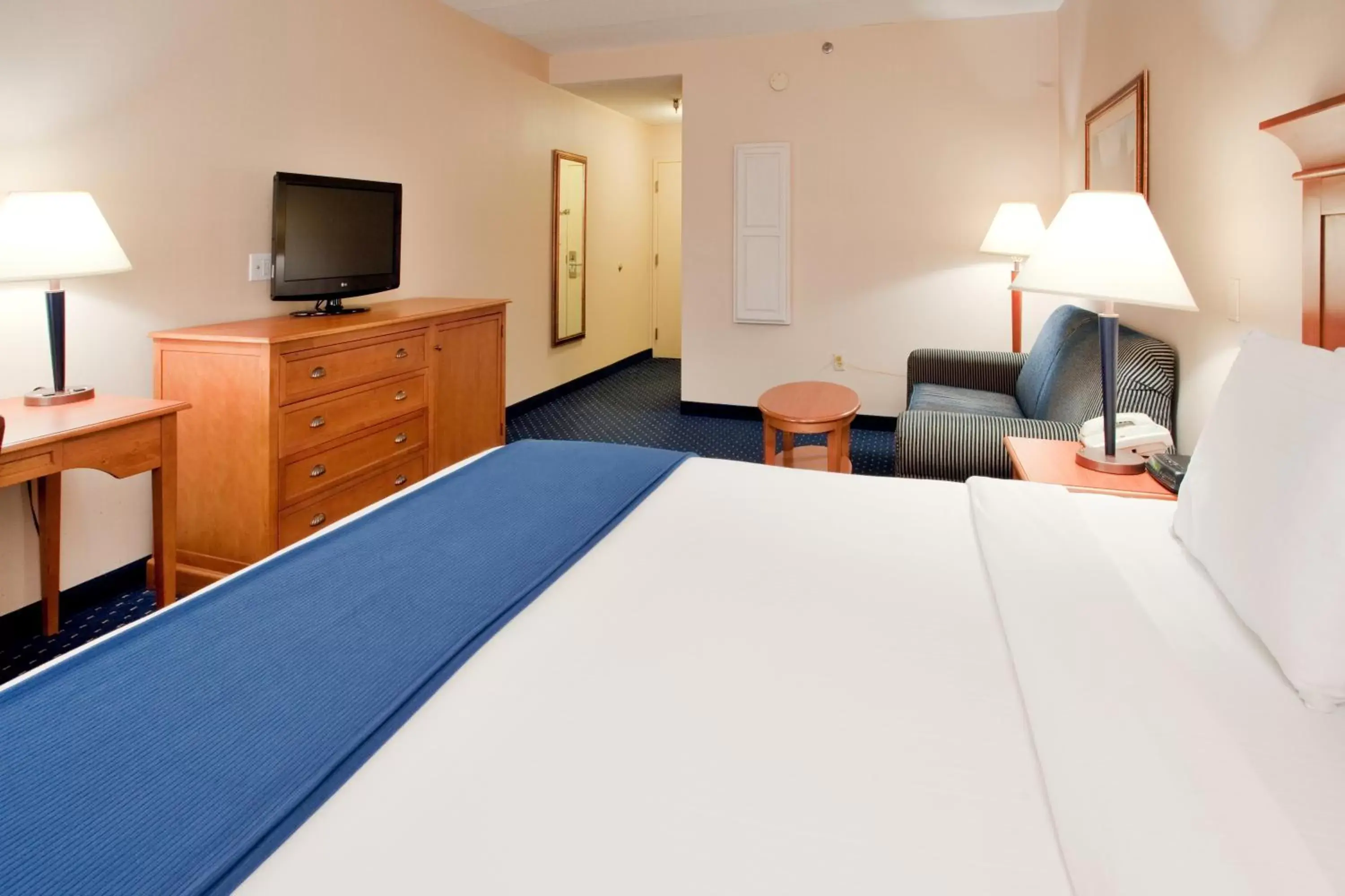 Photo of the whole room, Bed in Wingate by Wyndham Waynesboro