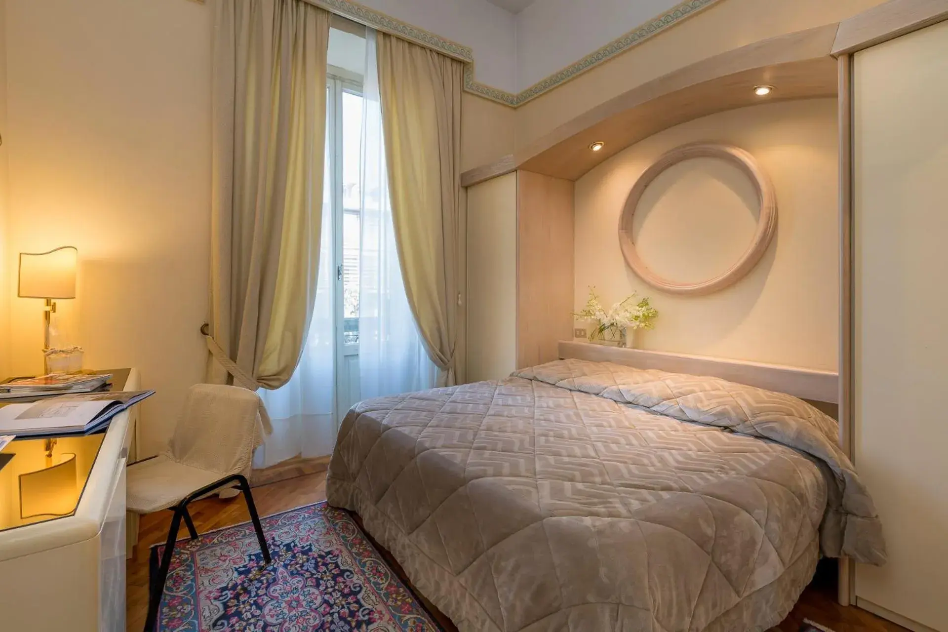 Balcony/Terrace, Bed in Grand Hotel Tettuccio