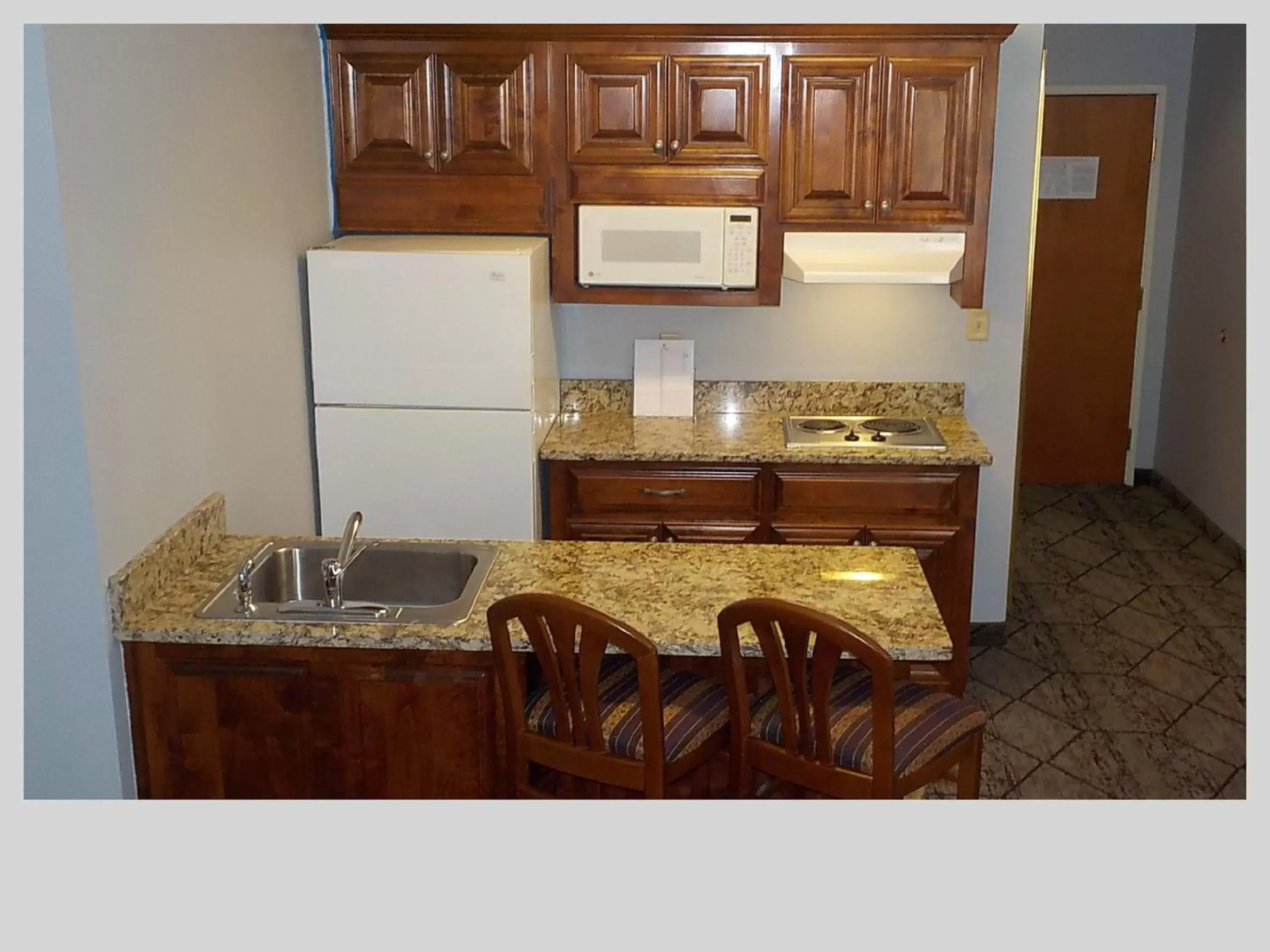 Kitchen or kitchenette, Kitchen/Kitchenette in SureStay Plus Hotel by Best Western Warner Robins AFB