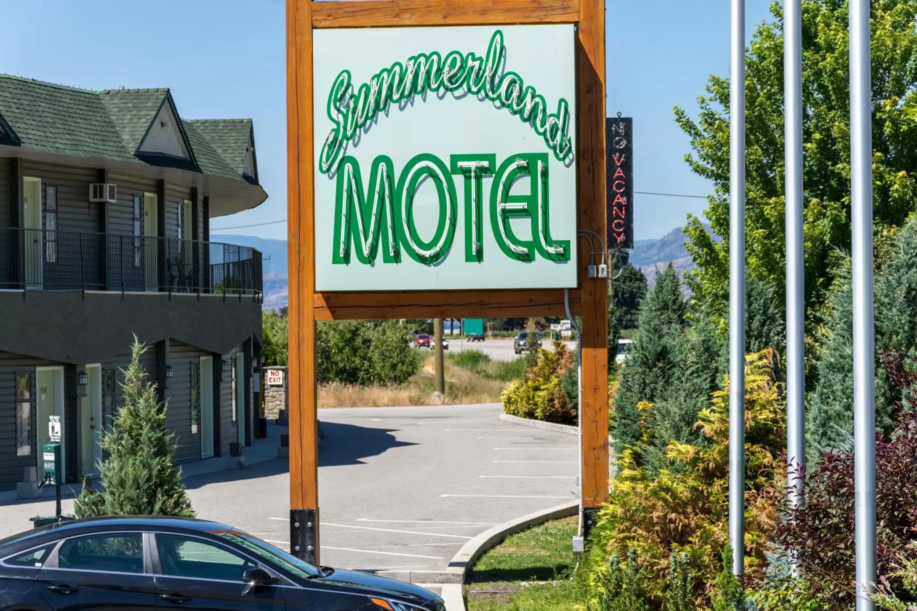 Property Logo/Sign in Summerland Motel