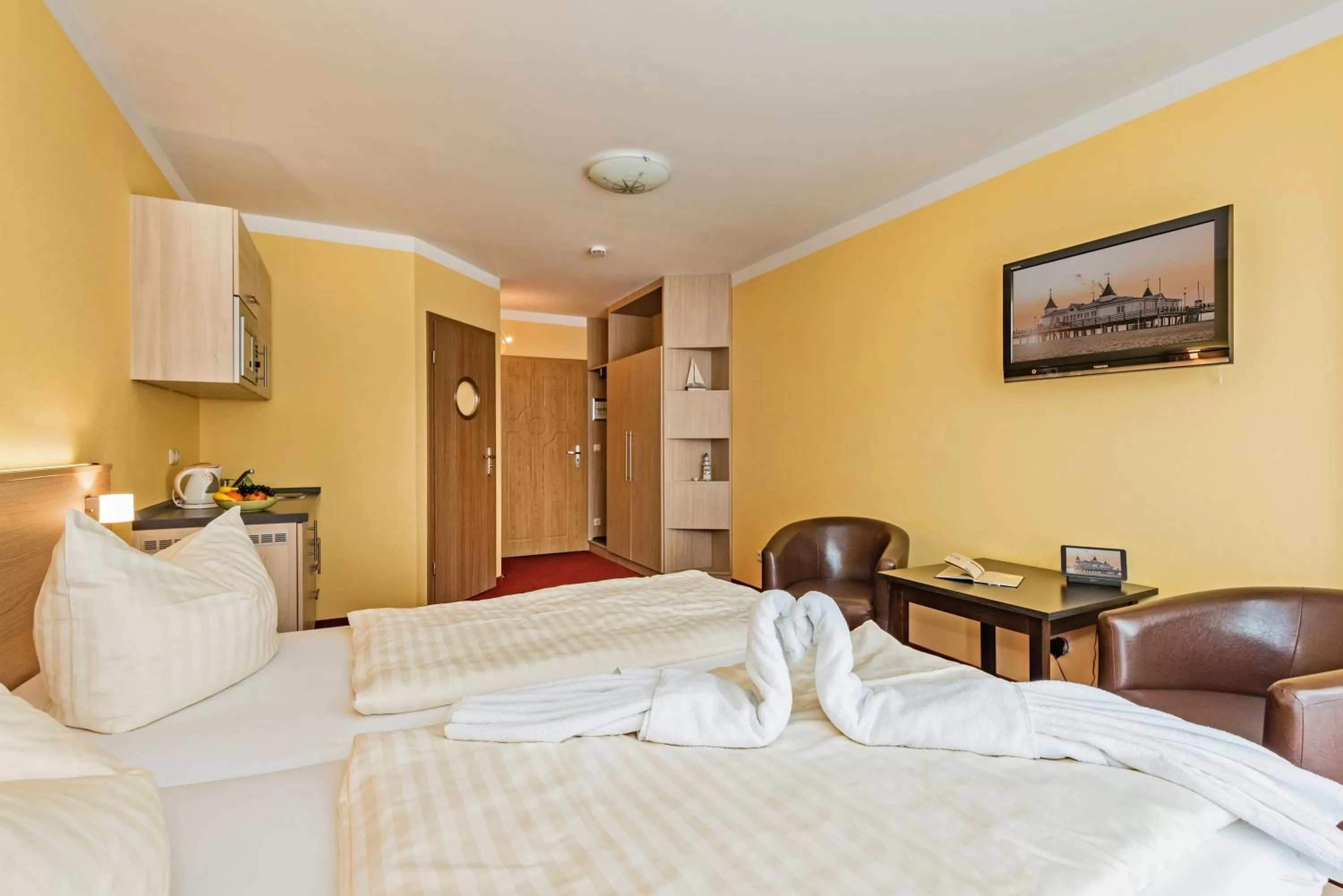 Comfort Double Room with Pantry Kitchen in Aparthotel Strandhus