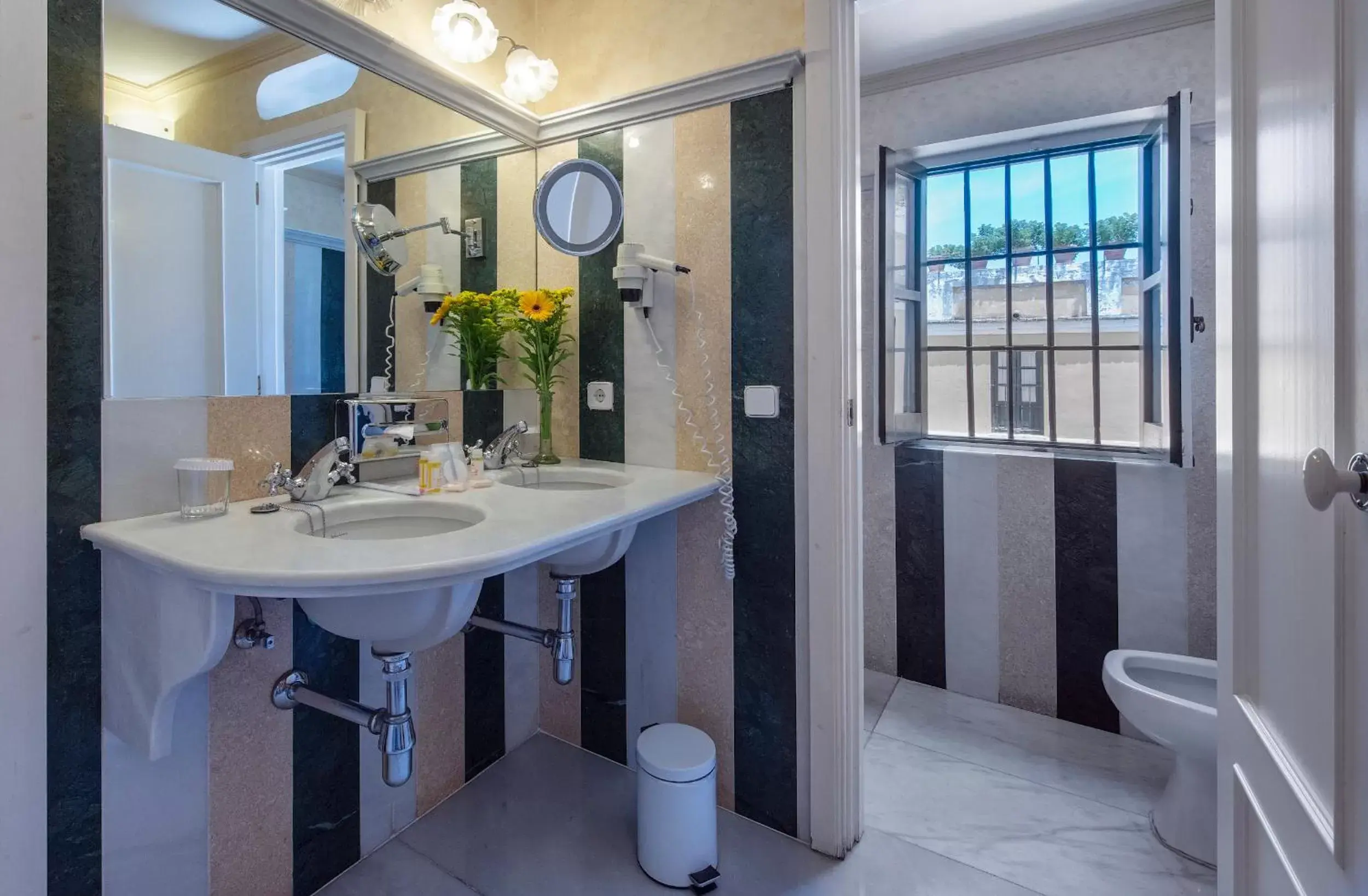 Bathroom in Hotel Las Casas de la Judería