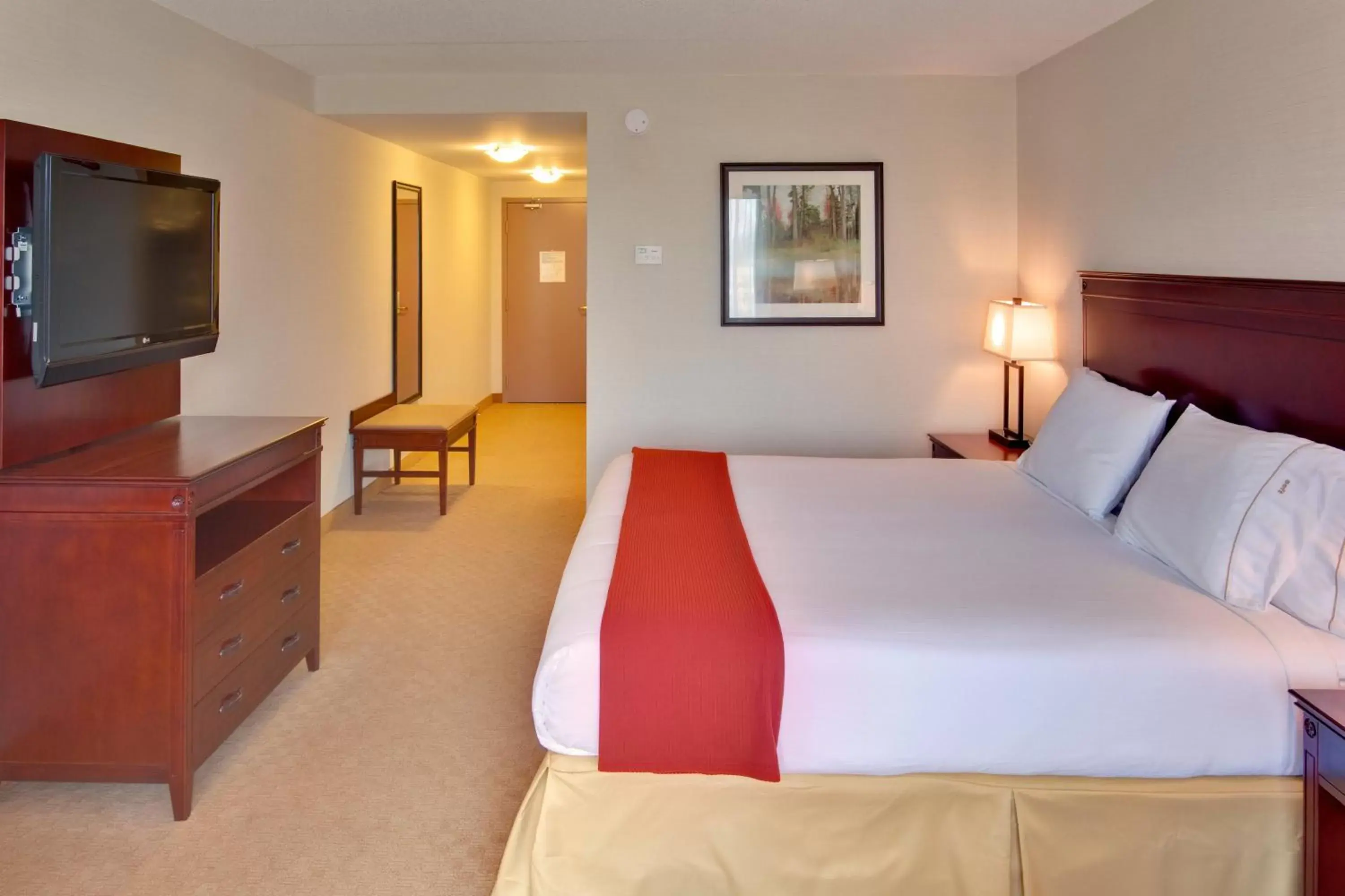 Photo of the whole room, Bed in Holiday Inn Express Hotel & Suites Brockville, an IHG Hotel