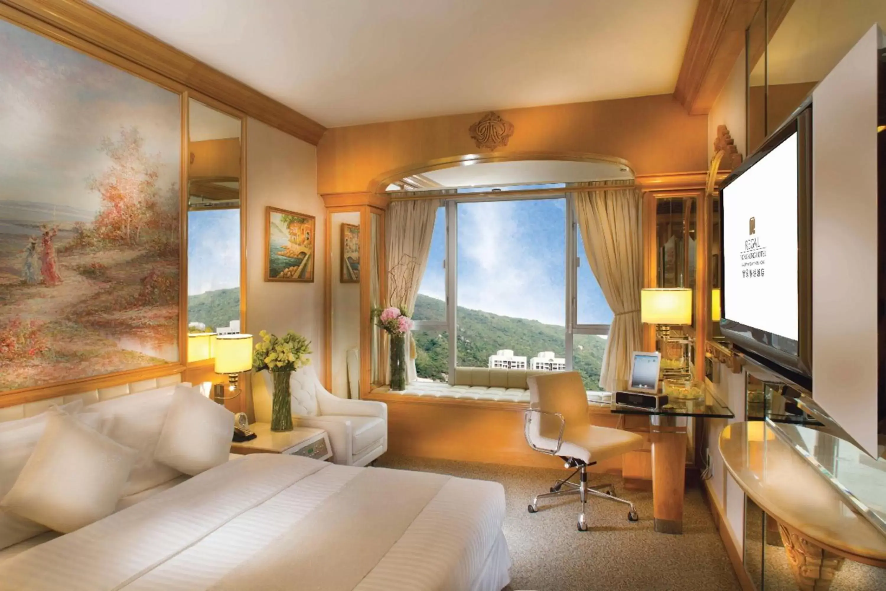 Bedroom in Regal Hongkong Hotel