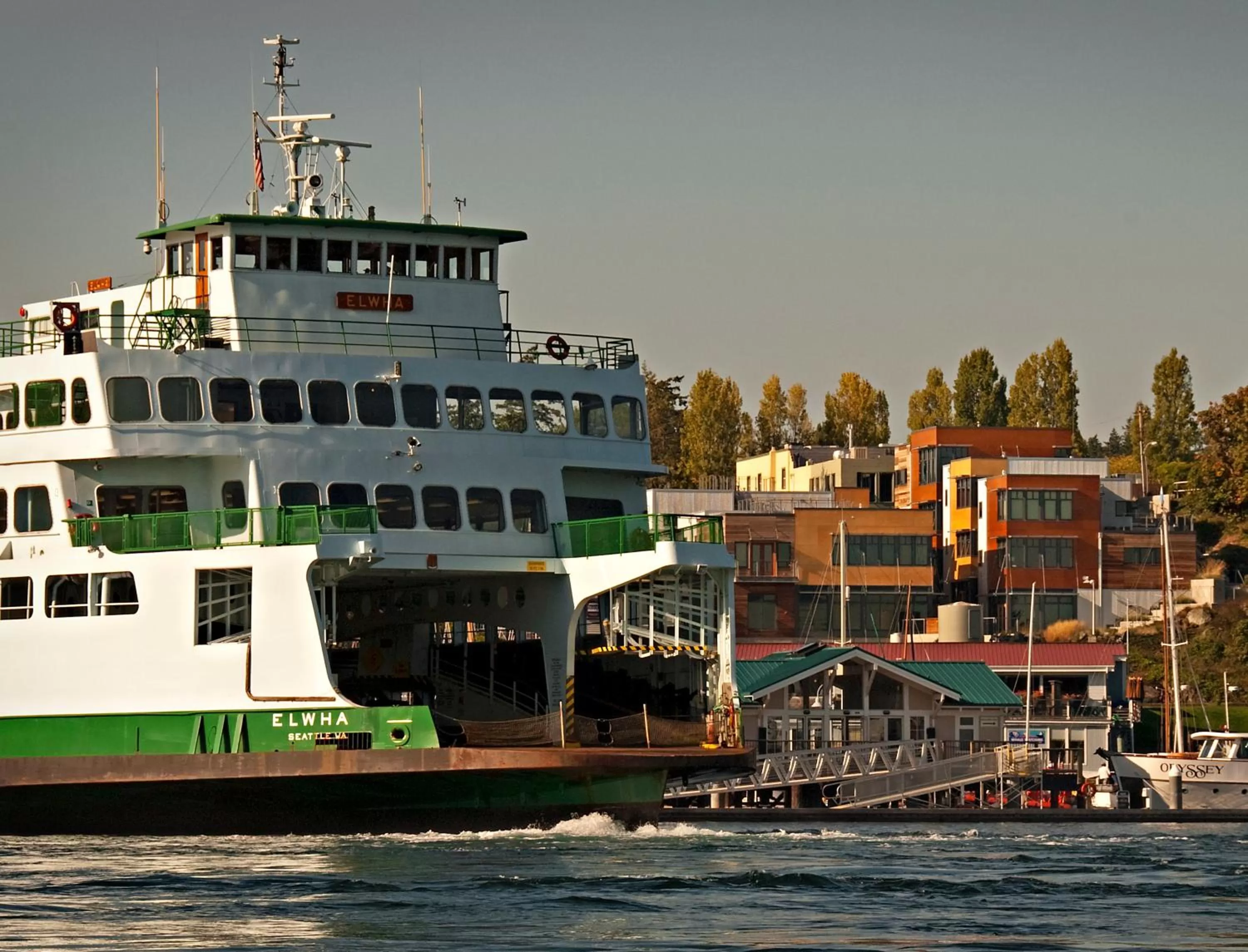 Facade/entrance, Property Building in Island Inn at 123 West