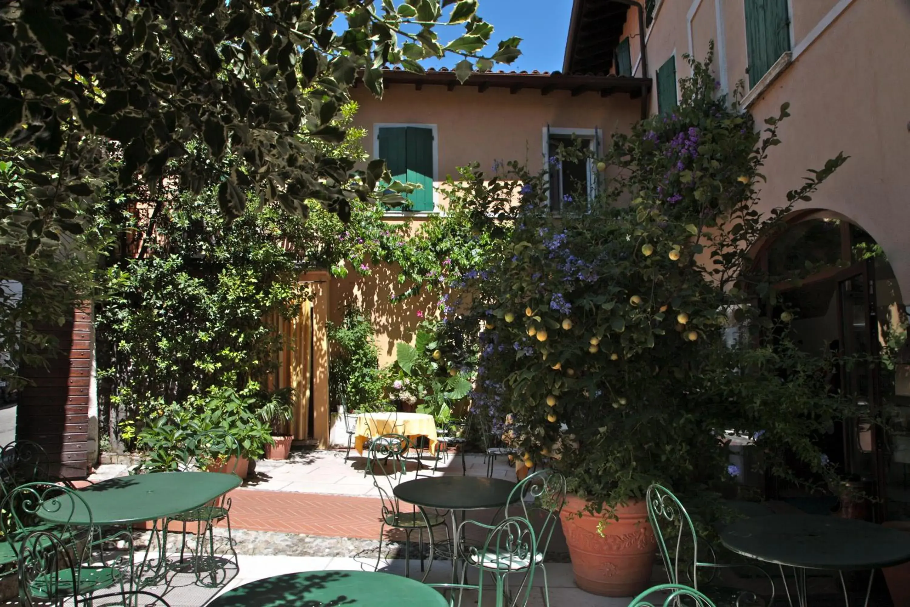 Patio in Hotel San Filis