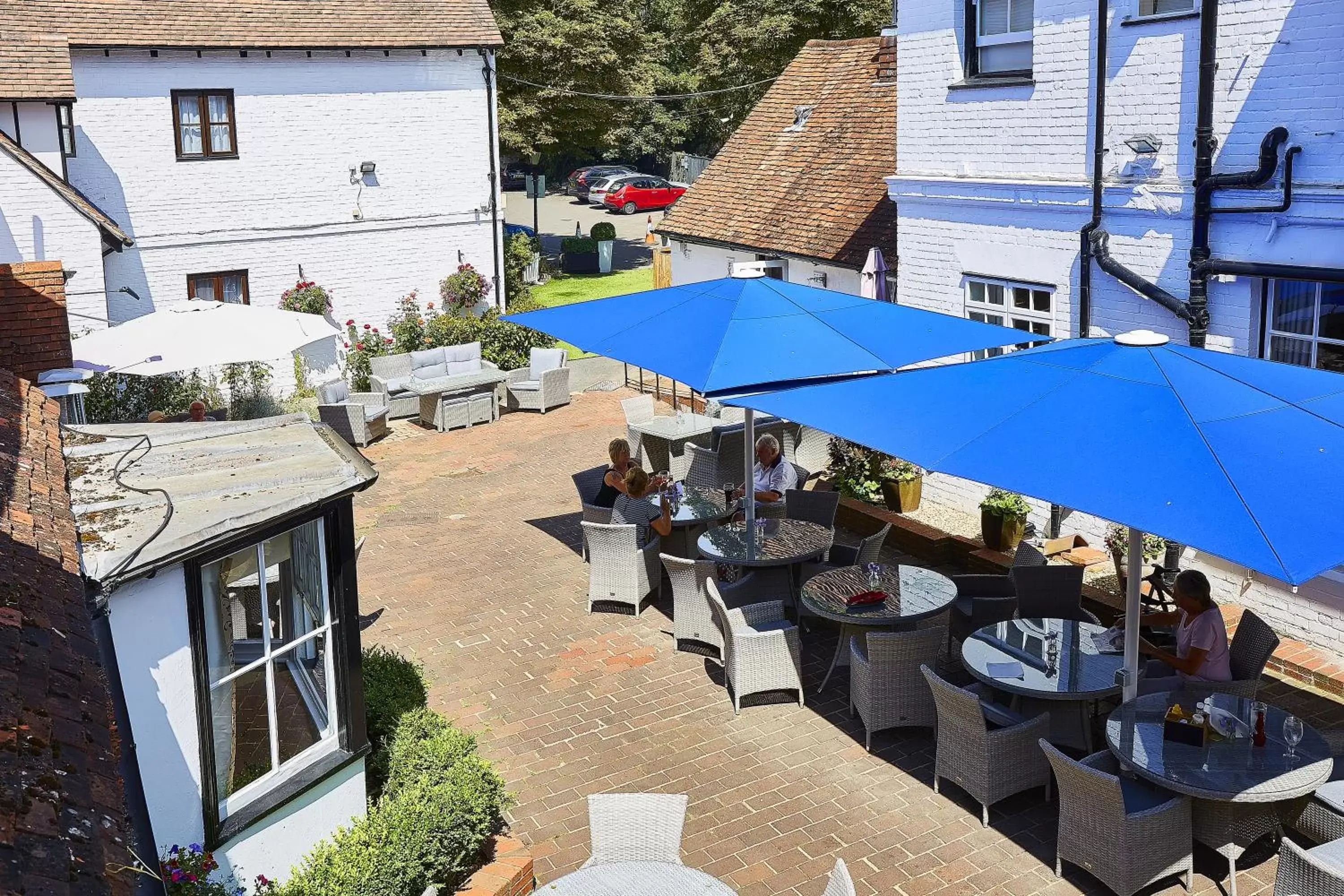 Inner courtyard view in The George Hotel