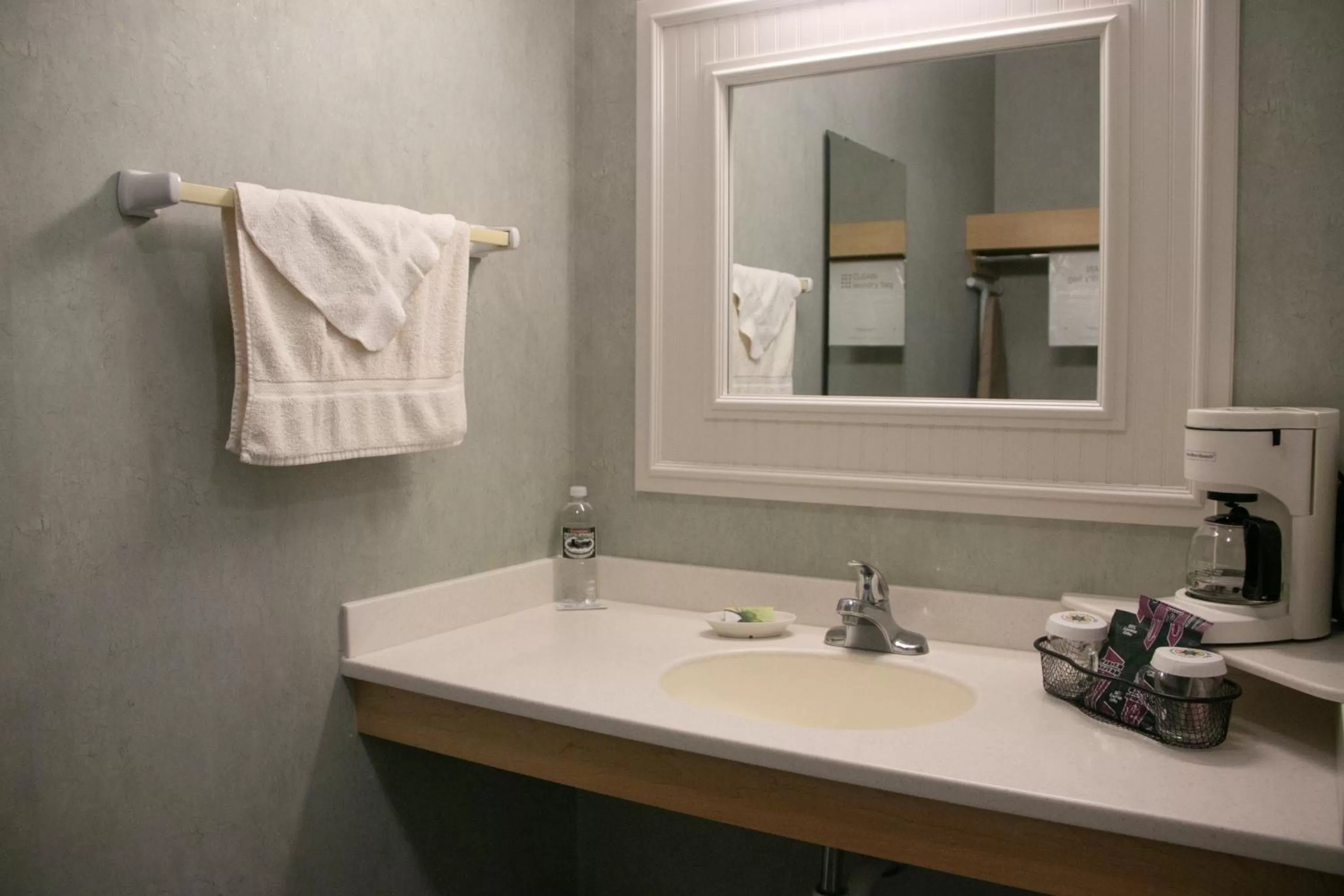 Bathroom in Essenhaus Inn & Conf. Center