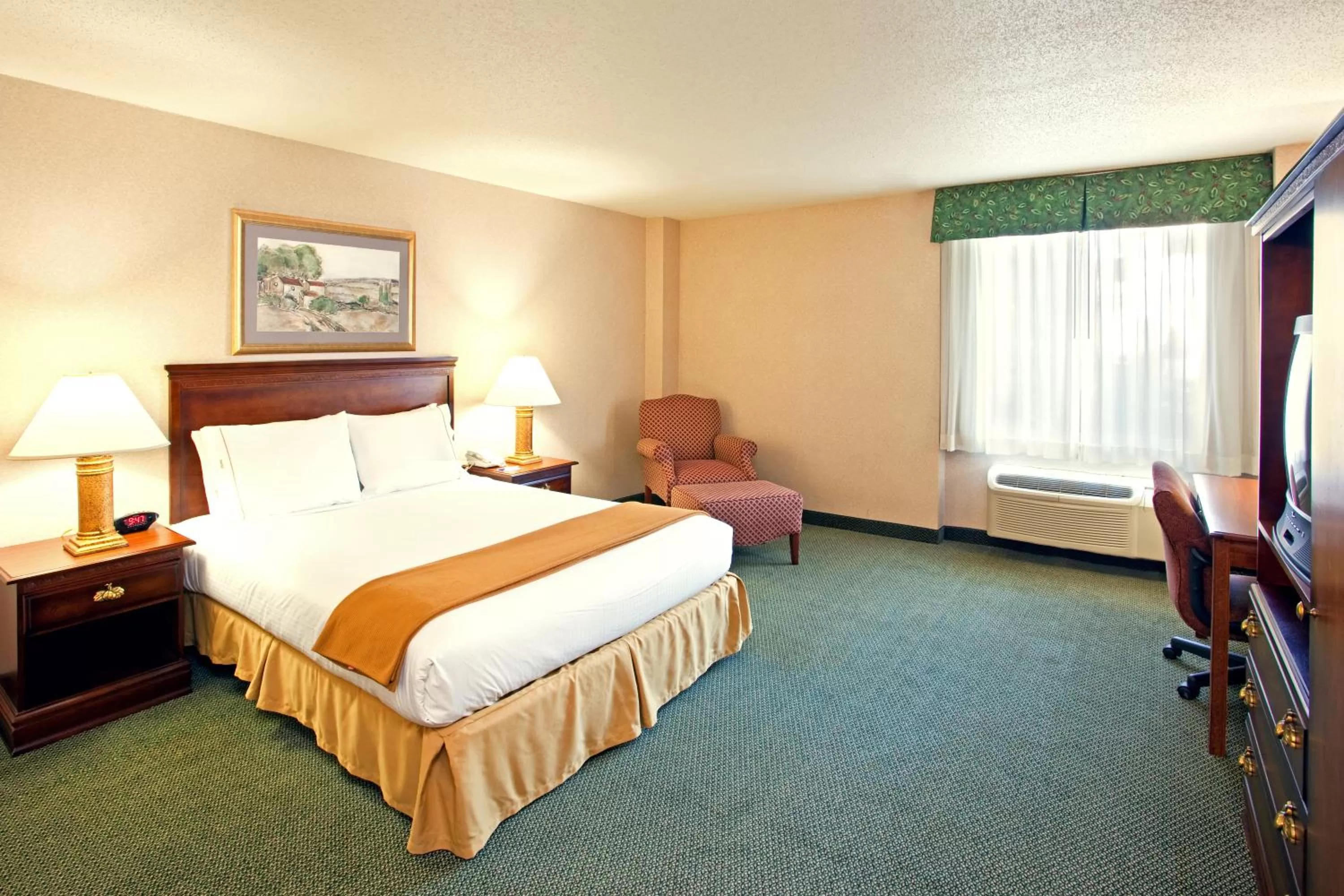 Day, Bed in Holiday Inn Express and Suites Pittsburgh West Mifflin by IHG