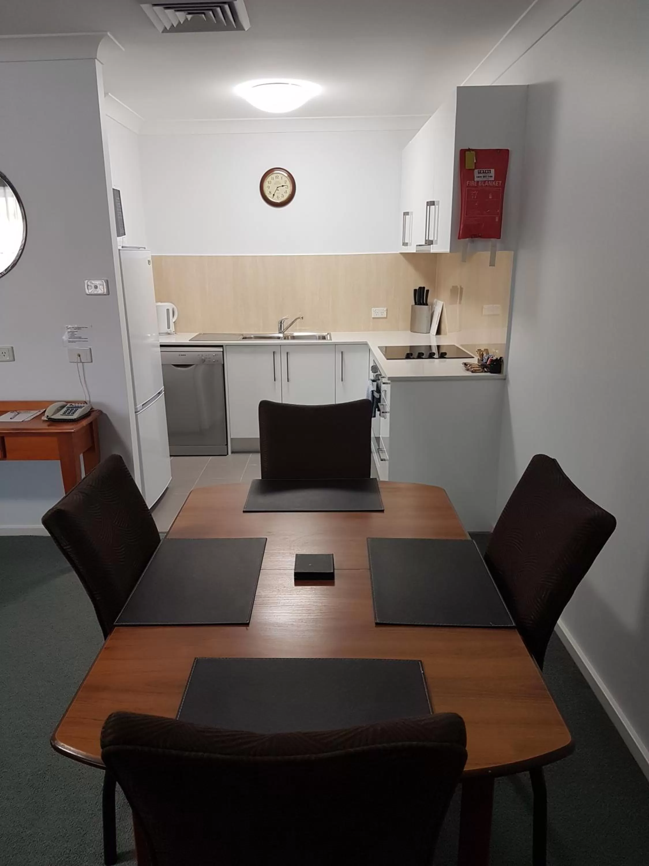 Kitchen or kitchenette in Mid City Motor Inn Singleton