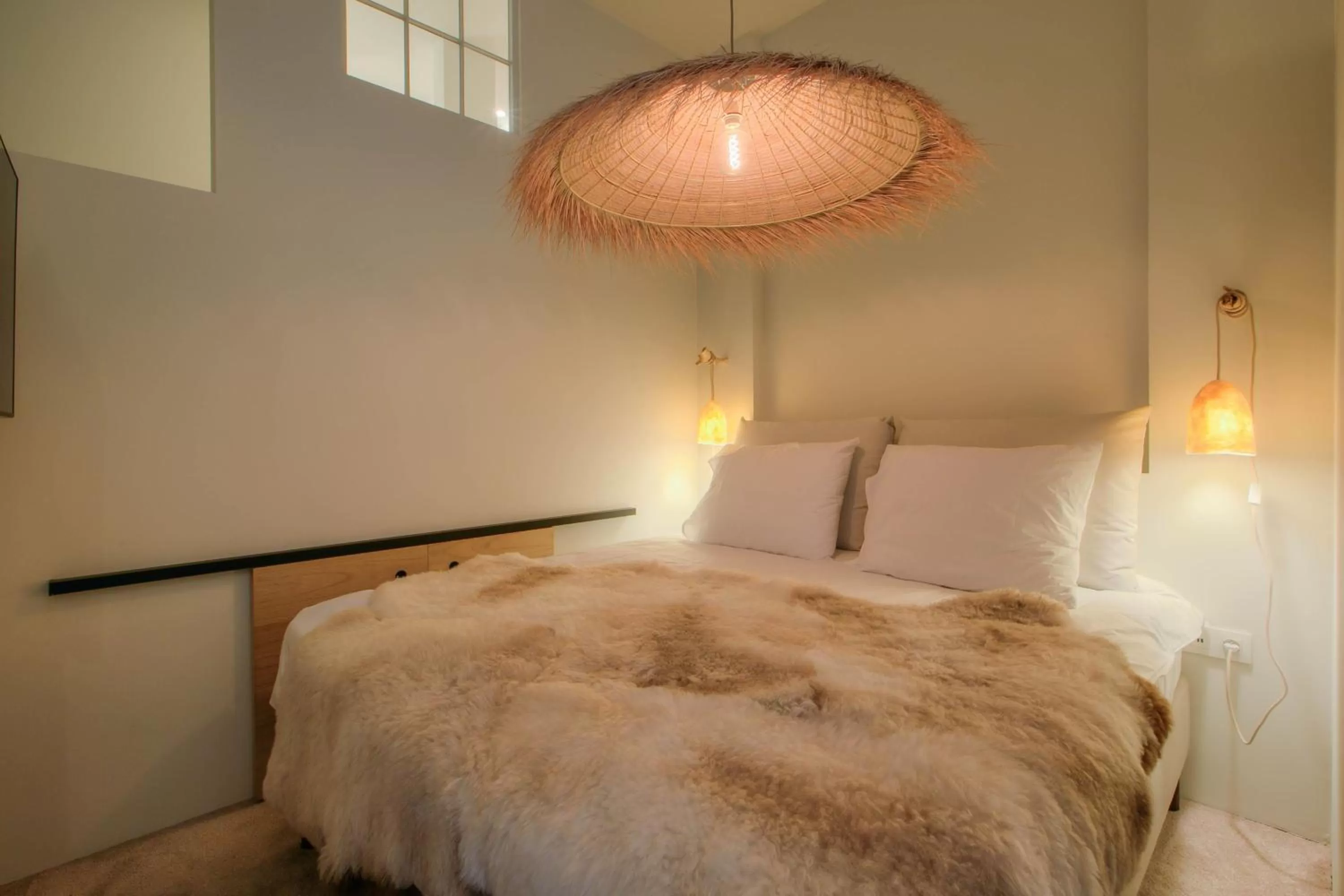 Logie Marie with hottub in the garden