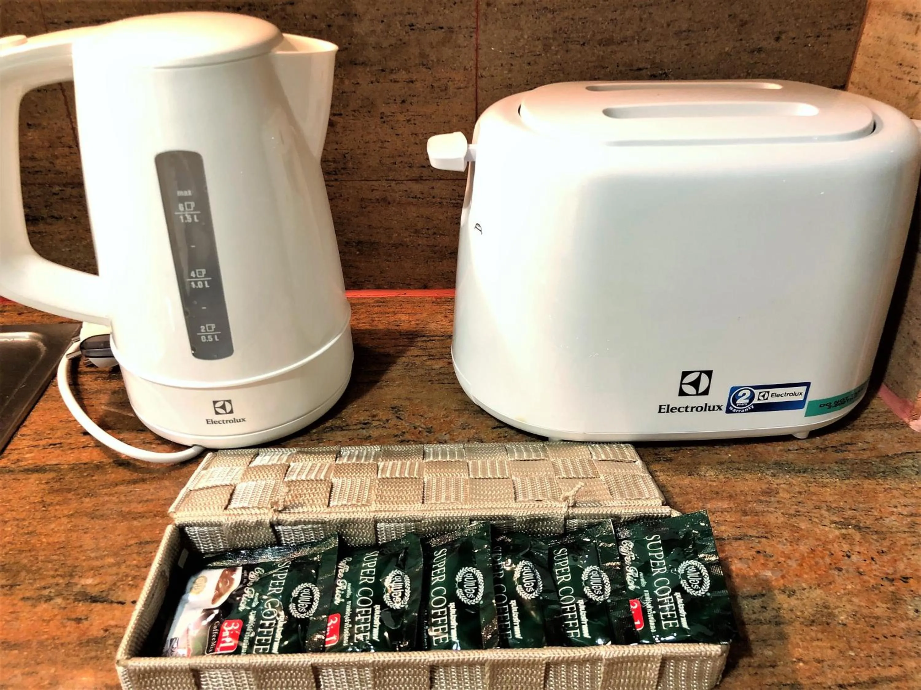 Kitchen or kitchenette, Coffee/Tea Facilities in Twin Peaks Sukhumvit Suites