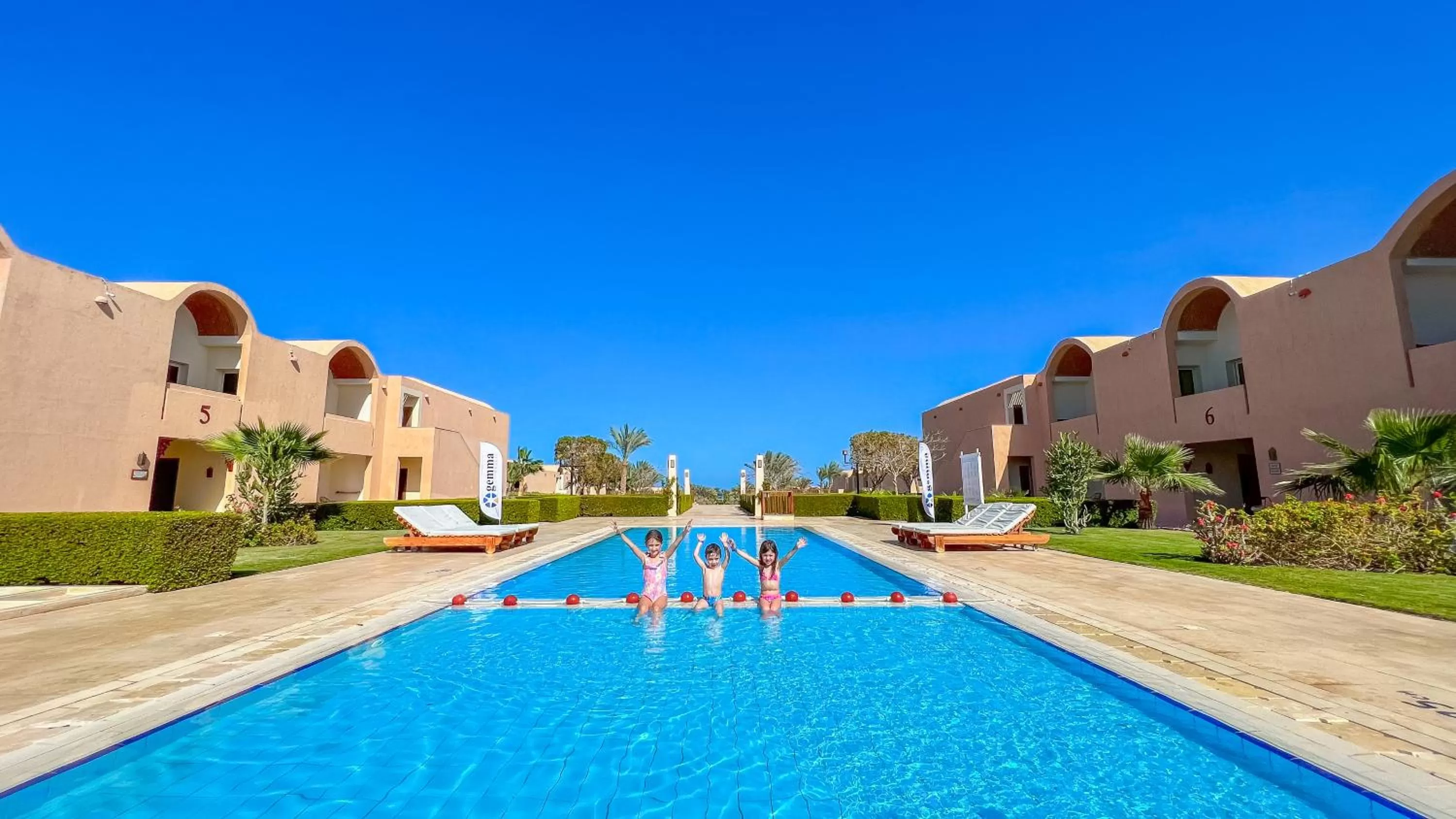 Swimming pool in Gemma Resort