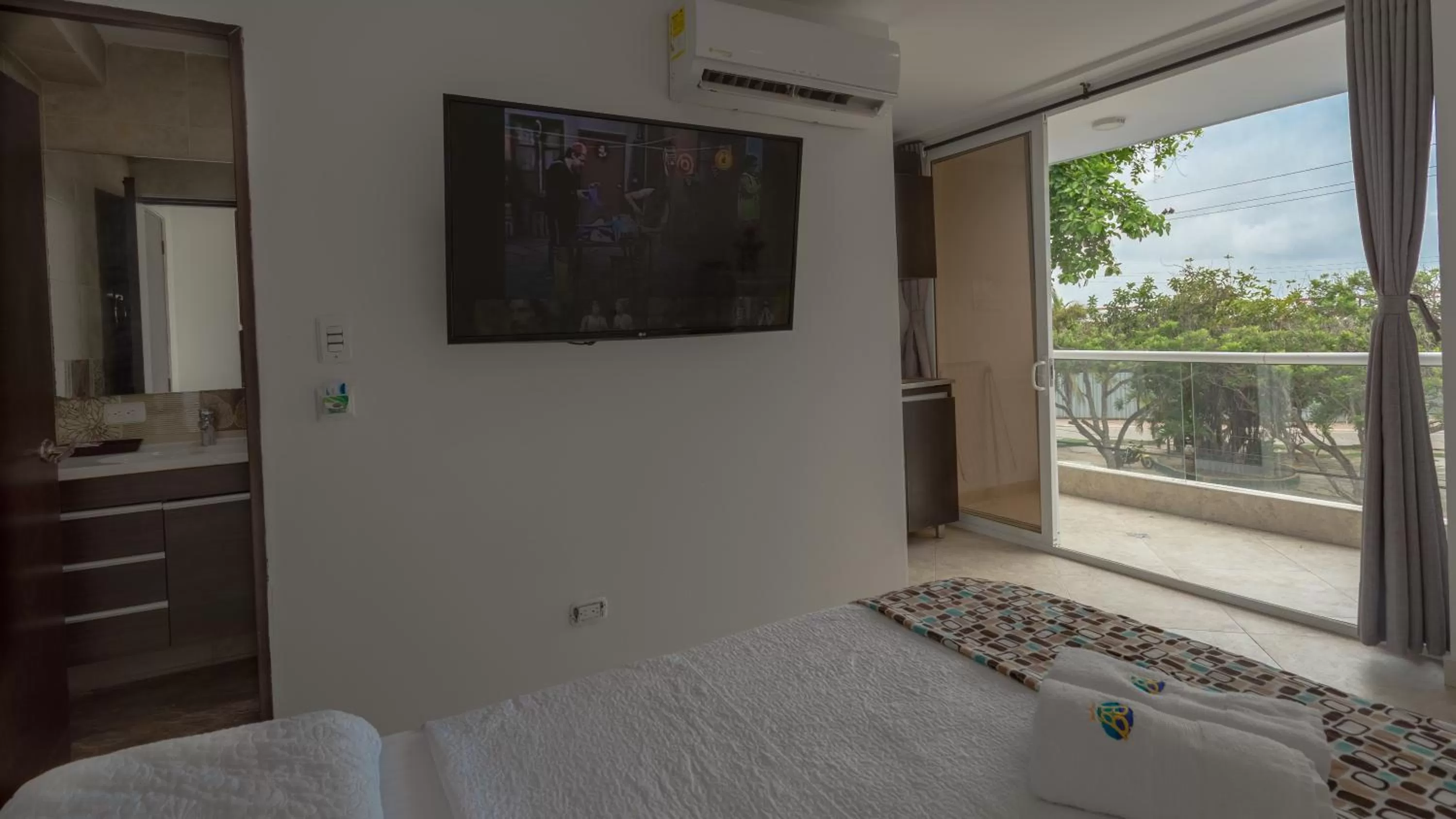 Photo of the whole room, Bed in Hollywood Beach Suite