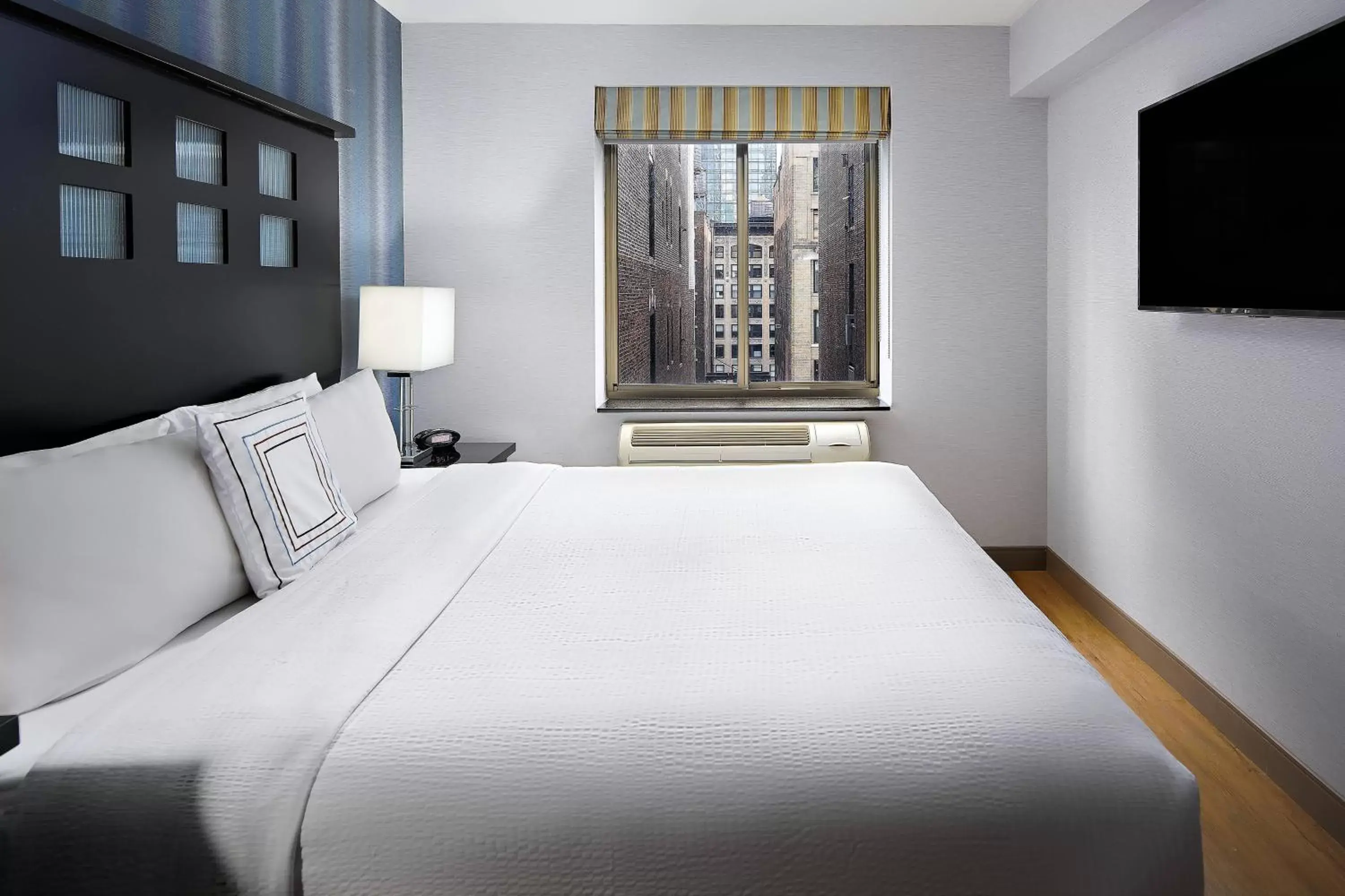 Photo of the whole room, Bed in Fairfield Inn & Suites by Marriott New York Manhattan/Chelsea