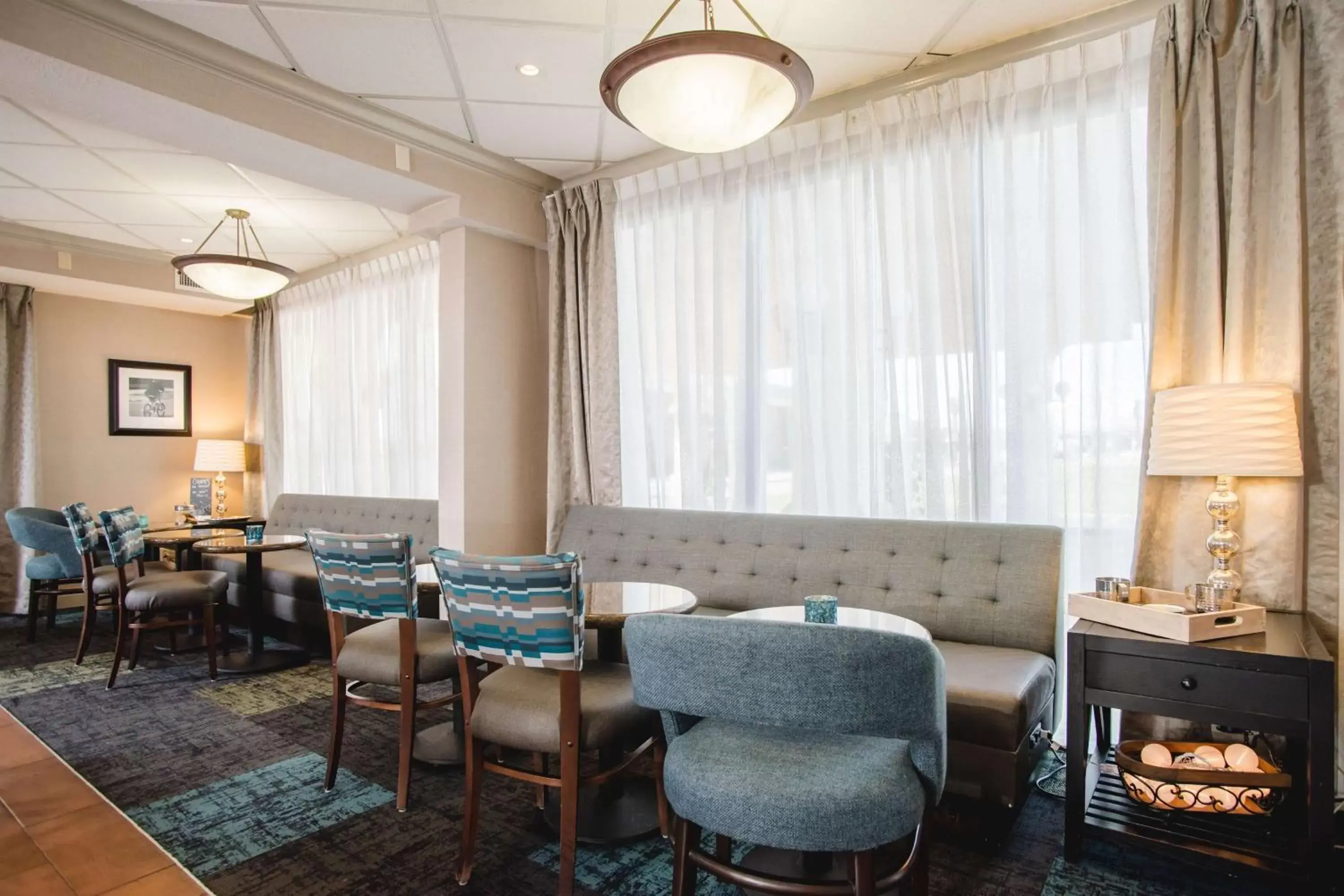 Lobby or reception, Seating Area in Hampton Inn Joplin